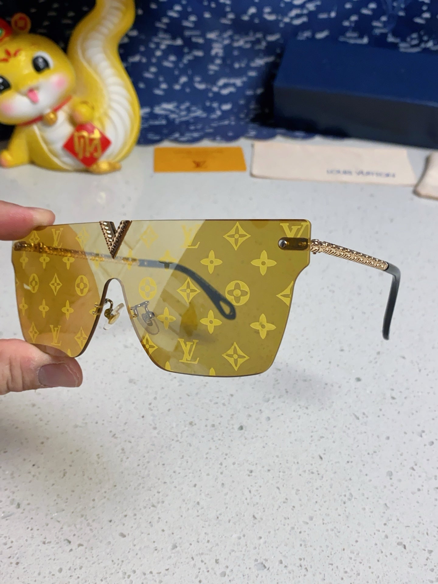 Louis Vuitton Fashion Gold Lens Sunglasses for Men & Women - 493050 - detail image 6