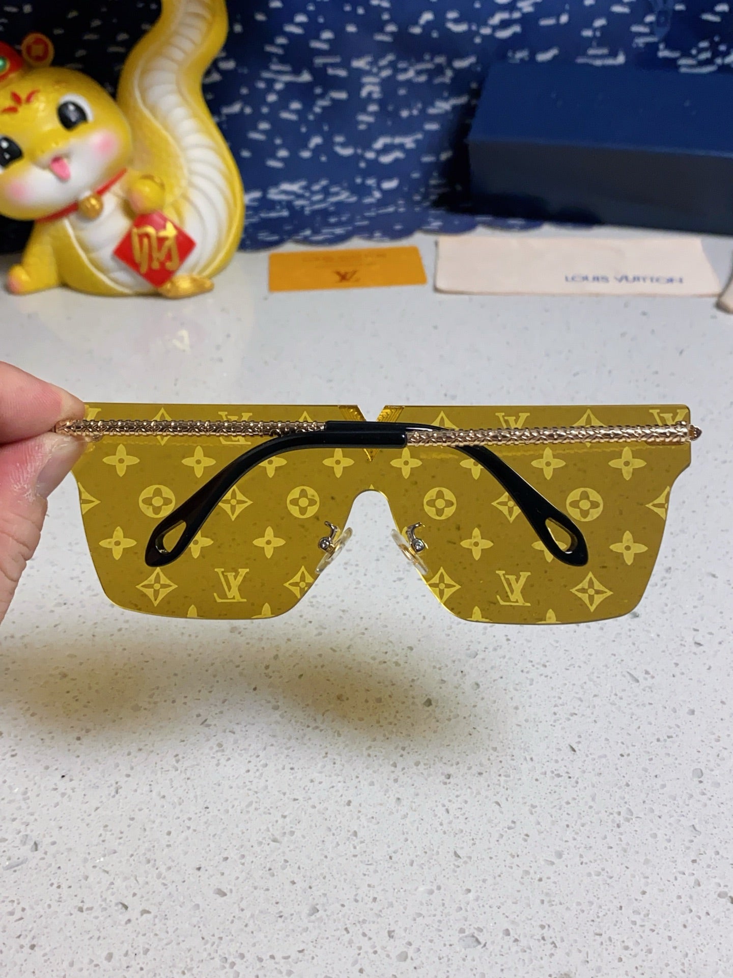 Louis Vuitton Fashion Gold Lens Sunglasses for Men & Women - 493050 - detail image 5