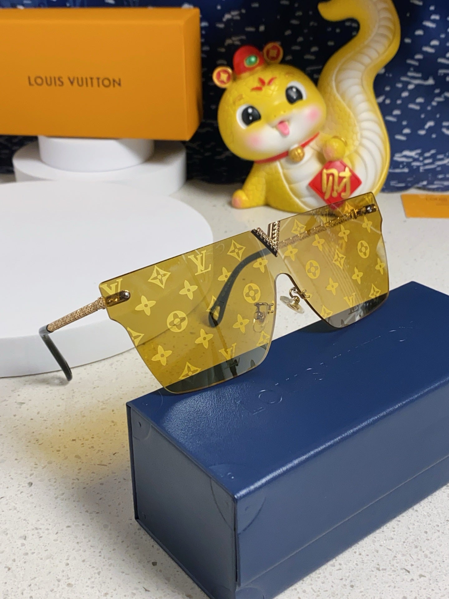 Louis Vuitton Fashion Gold Lens Sunglasses for Men & Women - 493050 - detail image 10
