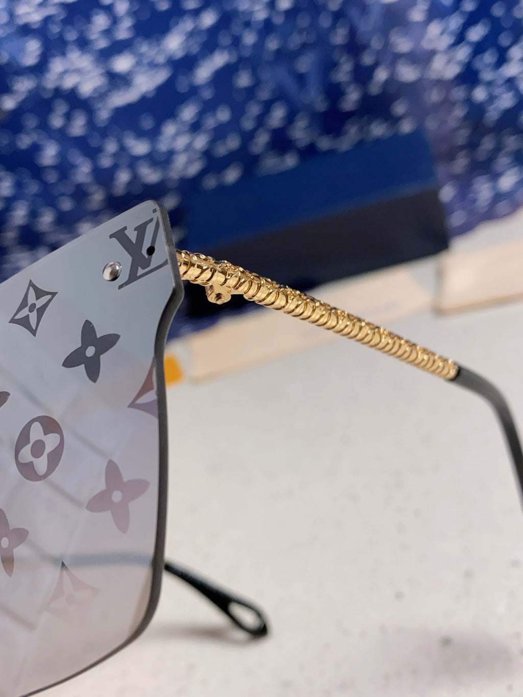 Louis Vuitton Fashion Gray Lens Sunglasses for Men & Women - detail image 7