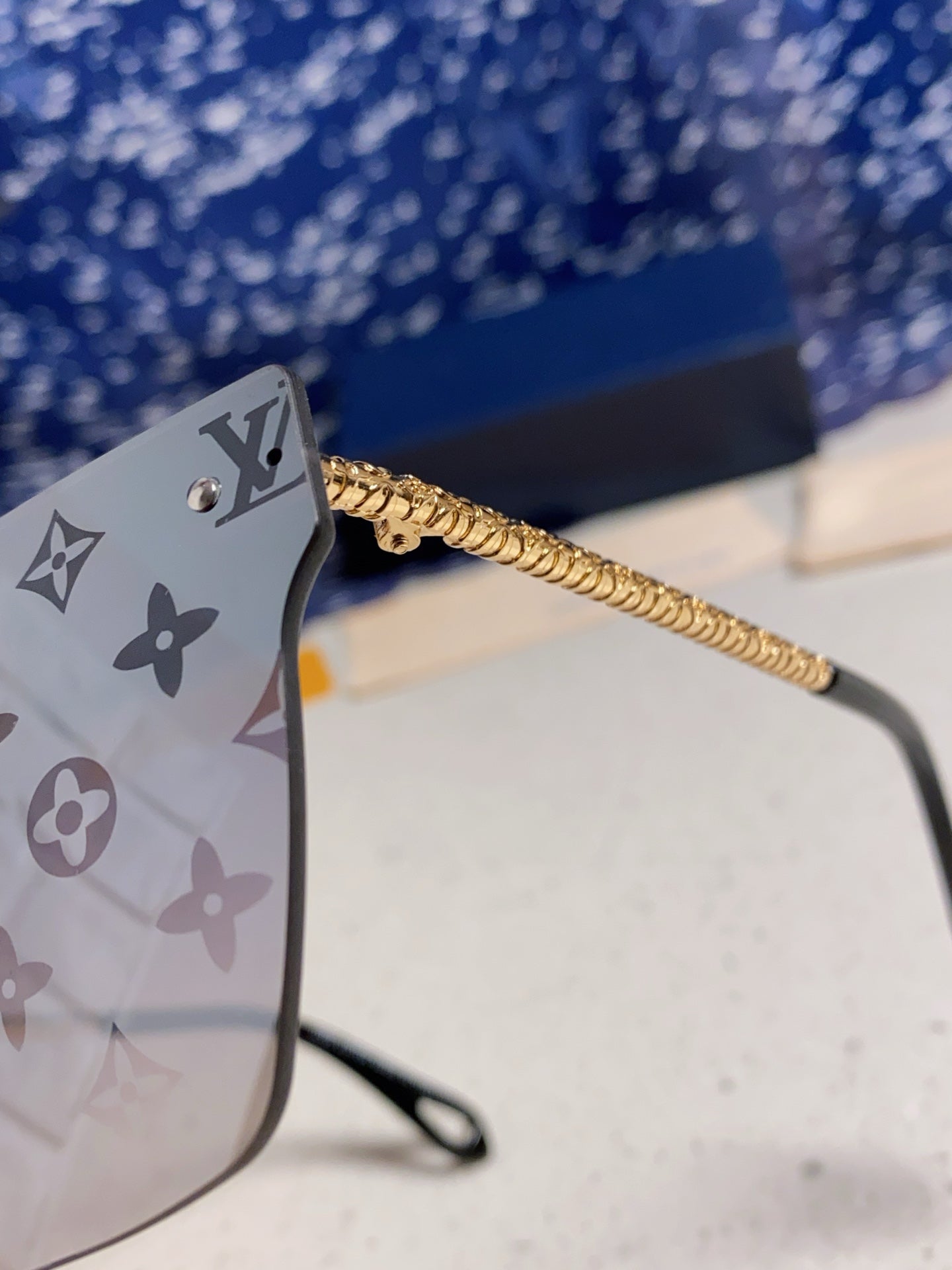 Louis Vuitton Fashion Gray Lens Sunglasses for Men & Women - detail image 7