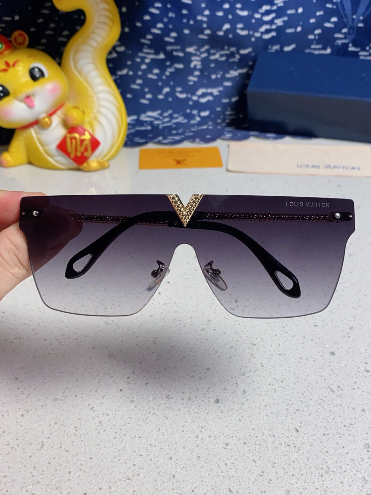 Louis Vuitton Fashion Silver Lens Sunglasses for Men & Women - 493054 - detail image 4