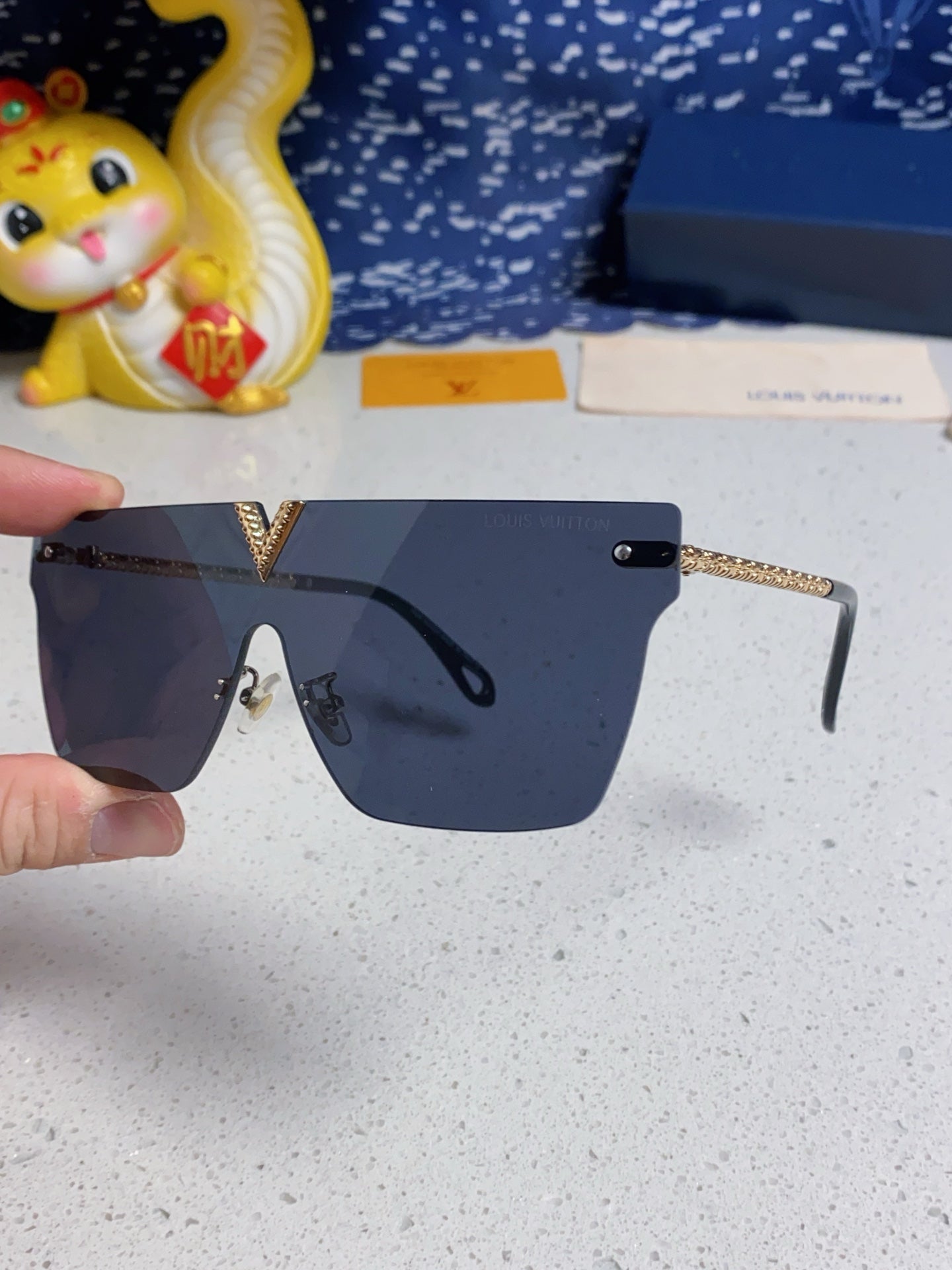 Louis Vuitton Fashion Blue Lens Sunglasses for Men & Women - 493055 - detail image 6