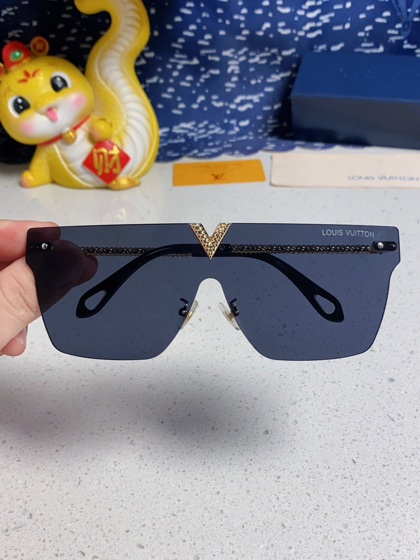 Louis Vuitton Fashion Blue Lens Sunglasses for Men & Women - 493055 - detail image 4