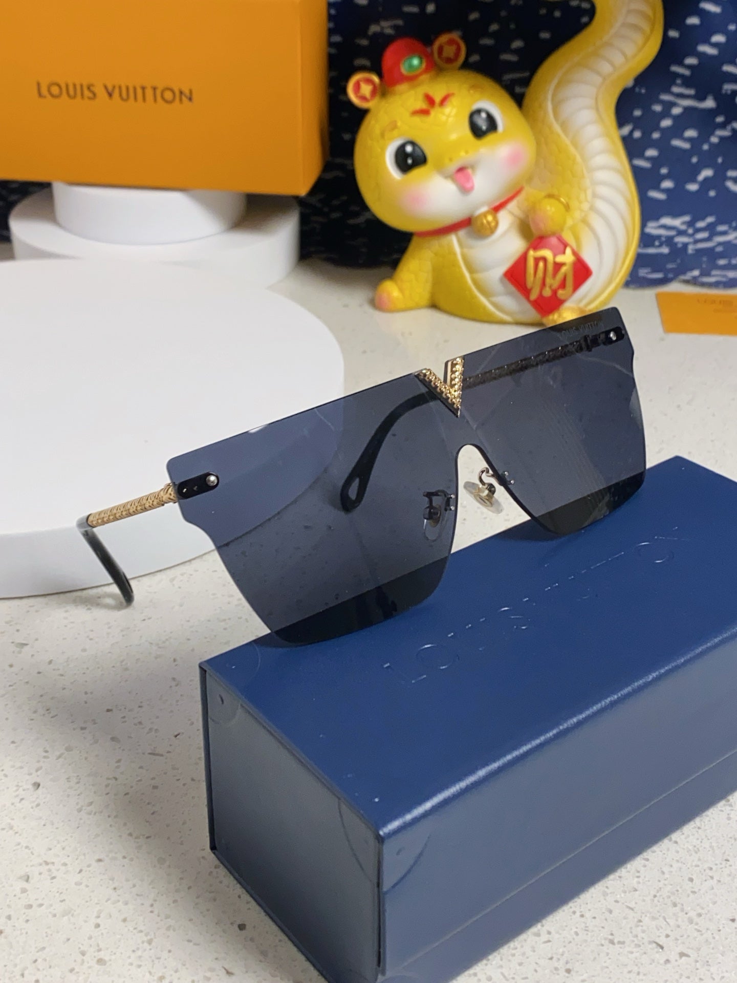 Louis Vuitton Fashion Blue Lens Sunglasses for Men & Women - 493055 - detail image 10