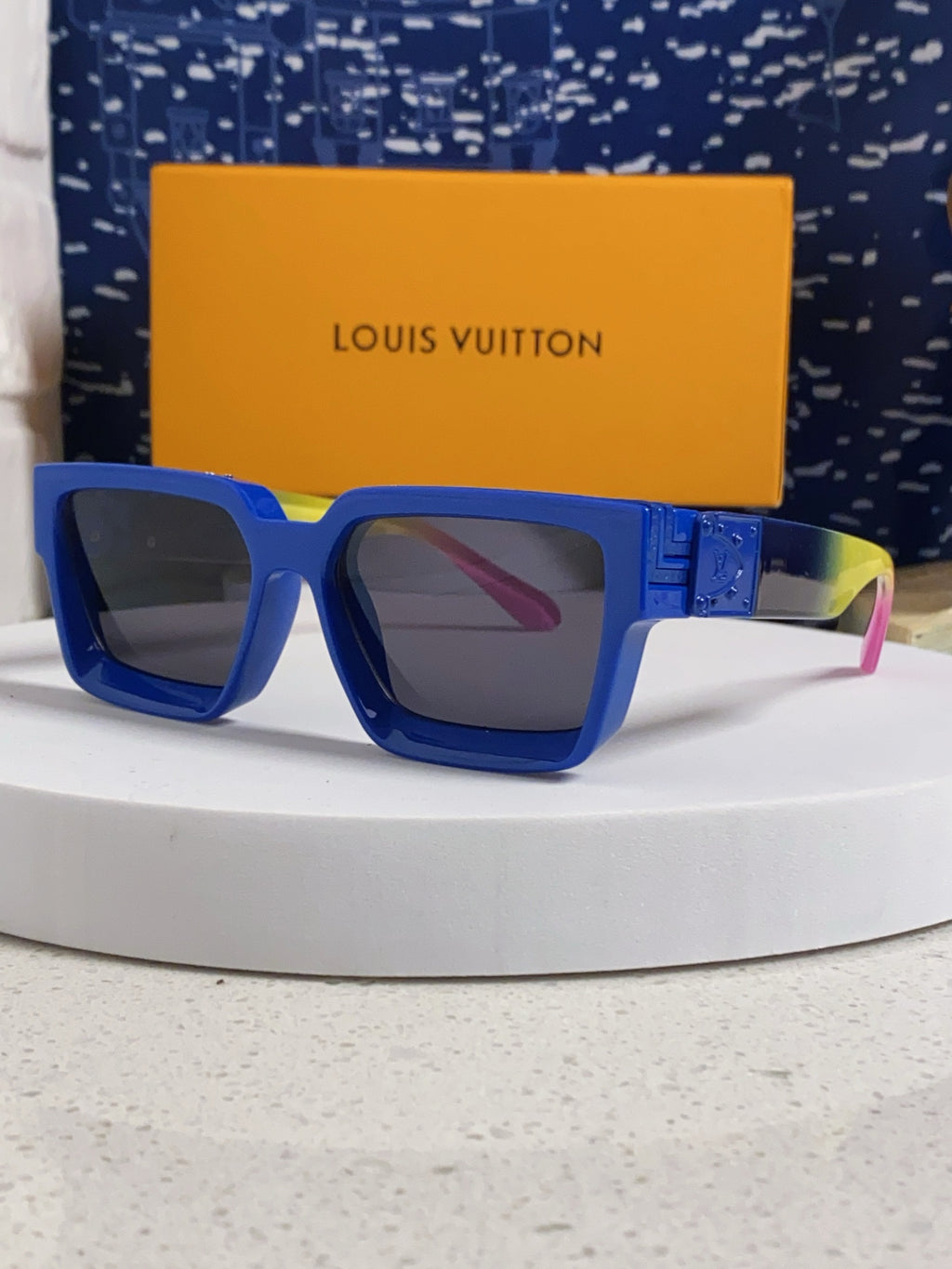 Louis Vuitton M96006 Square Blue Lens Sunglasses for Men & Women - detail image 2