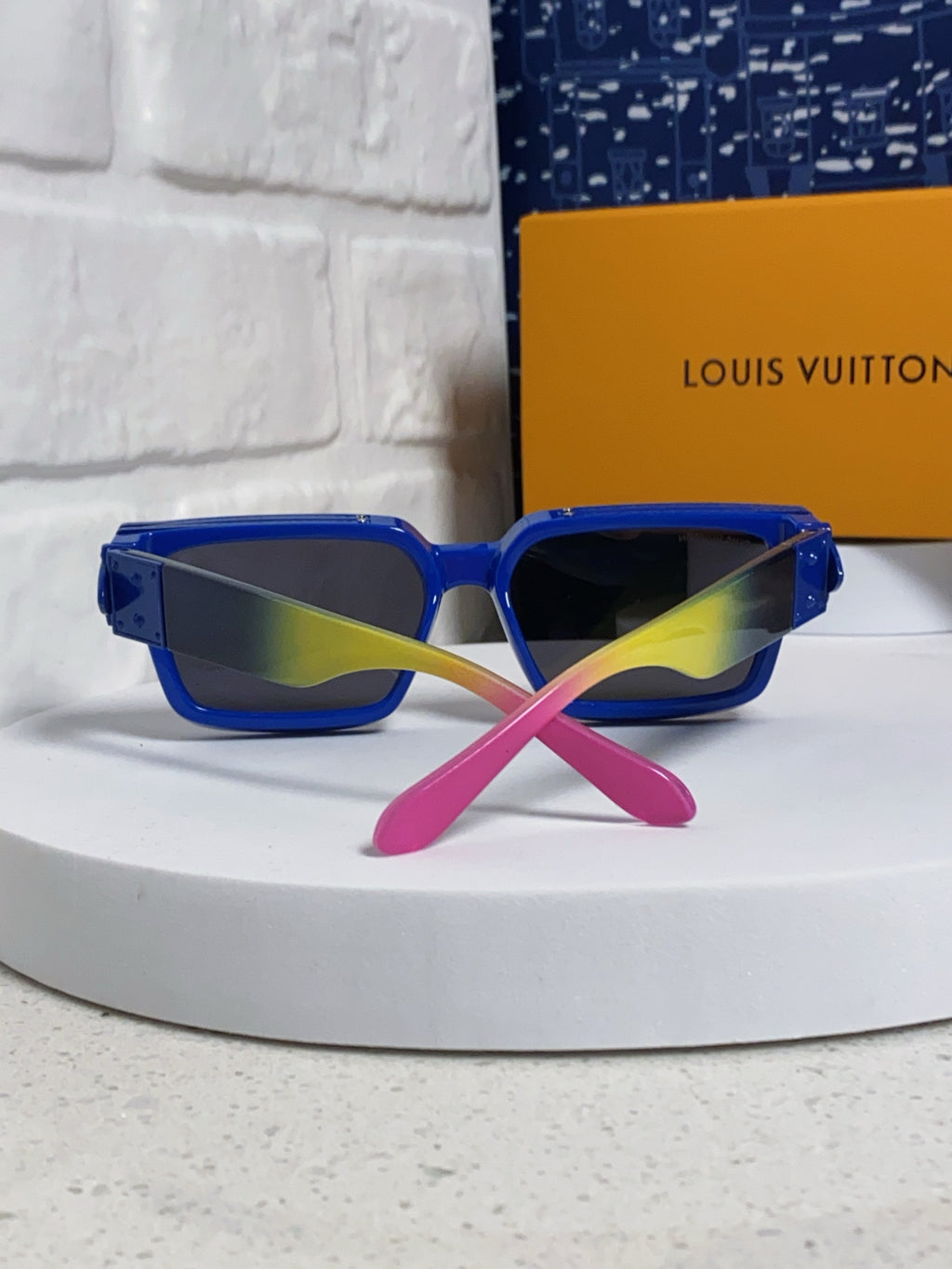 Louis Vuitton M96006 Square Blue Lens Sunglasses for Men & Women - detail image 4