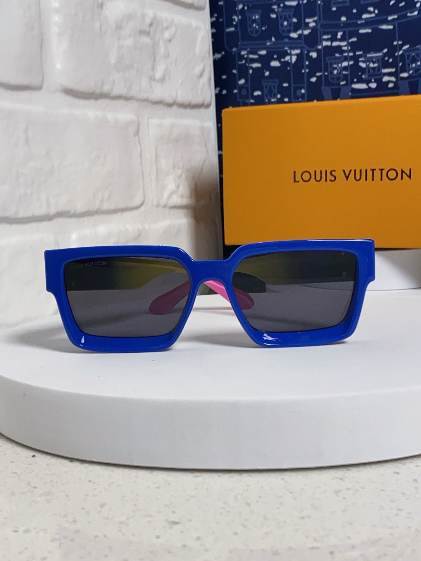 Louis Vuitton M96006 Square Blue Lens Sunglasses for Men & Women - detail image 3