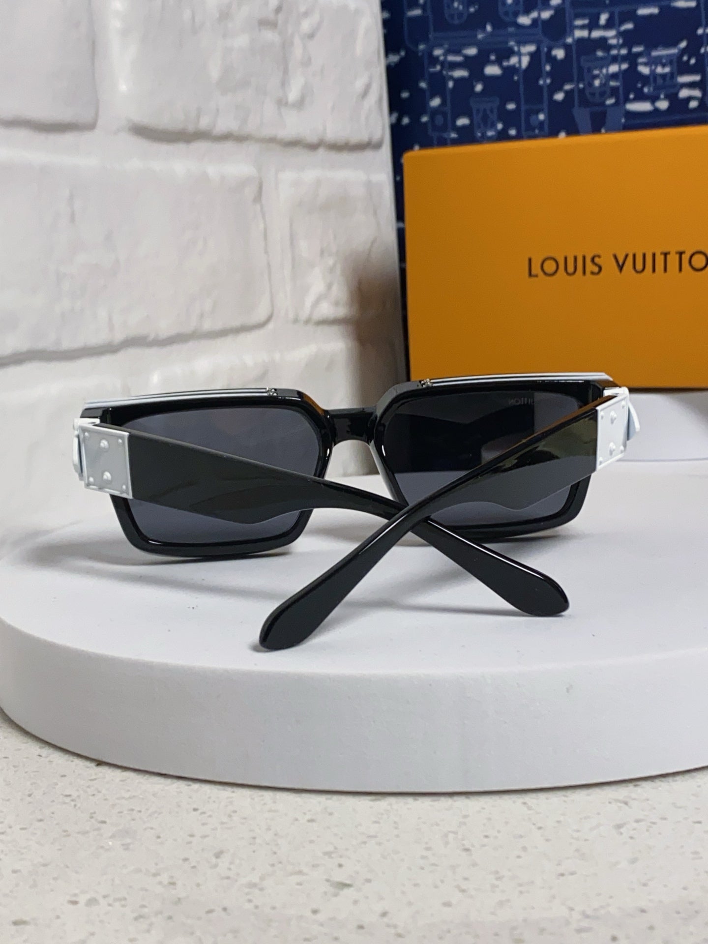 Louis Vuitton M96006 Square Silver Lens Sunglasses for Men & Women - detail image 3