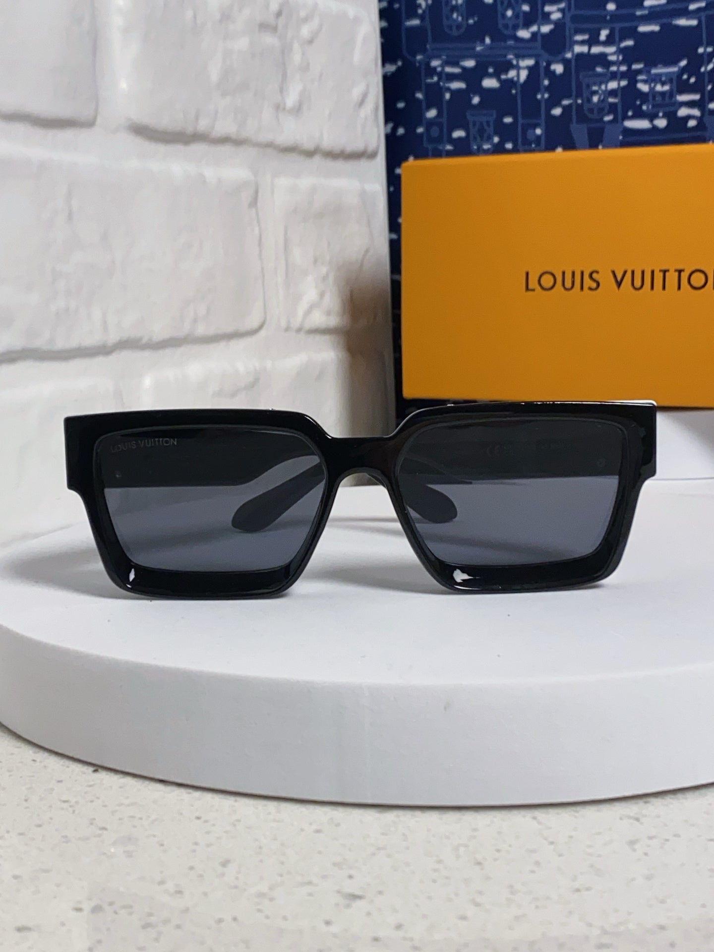 Louis Vuitton M96006 Square Silver Lens Sunglasses for Men & Women - detail image 2
