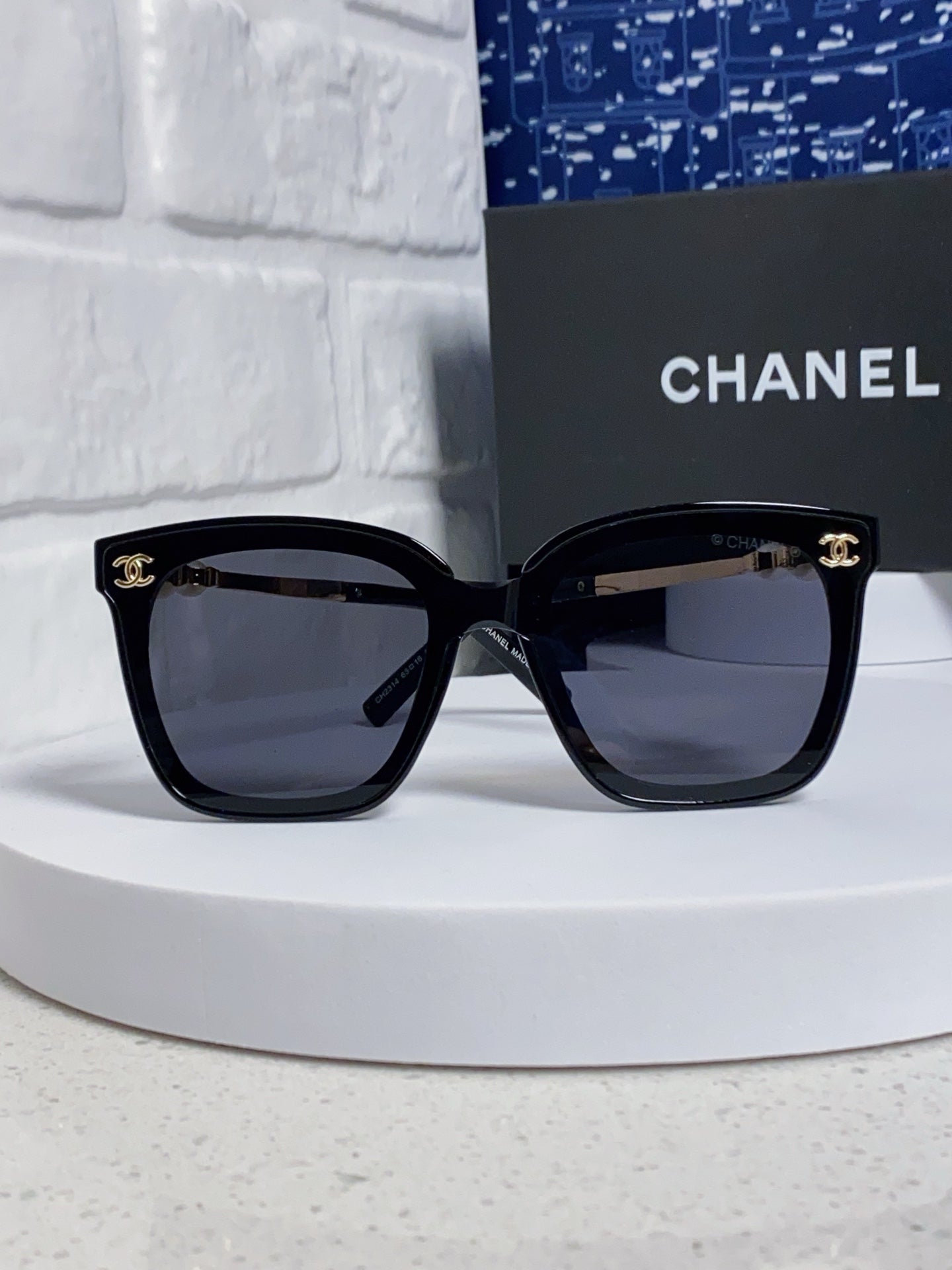 Chanel Fashion Gray Lens Sunglasses for Women - 431670 - detail image 2