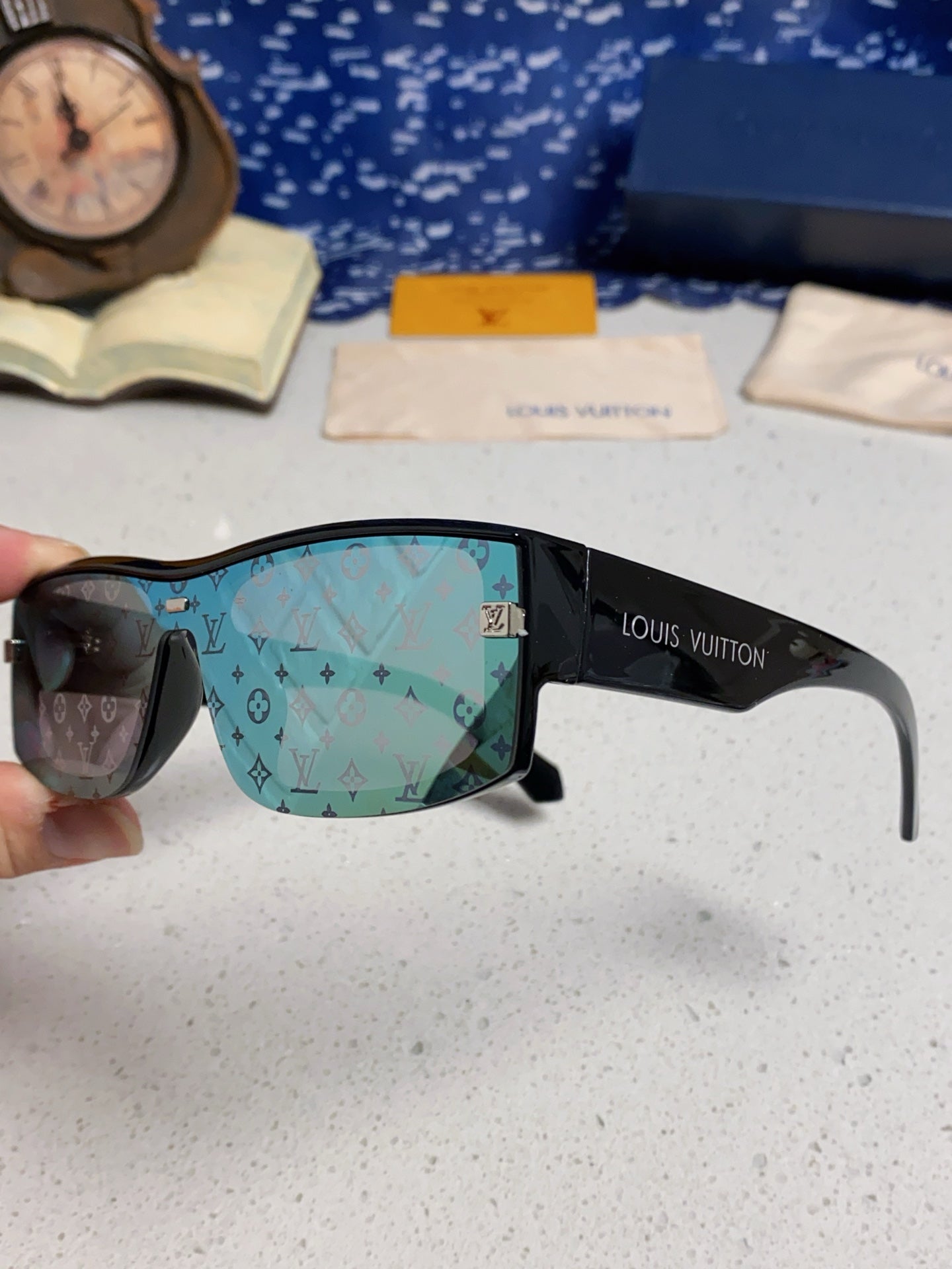 Louis Vuitton Fashion Green Lens Sunglasses for Men & Women - detail image 6