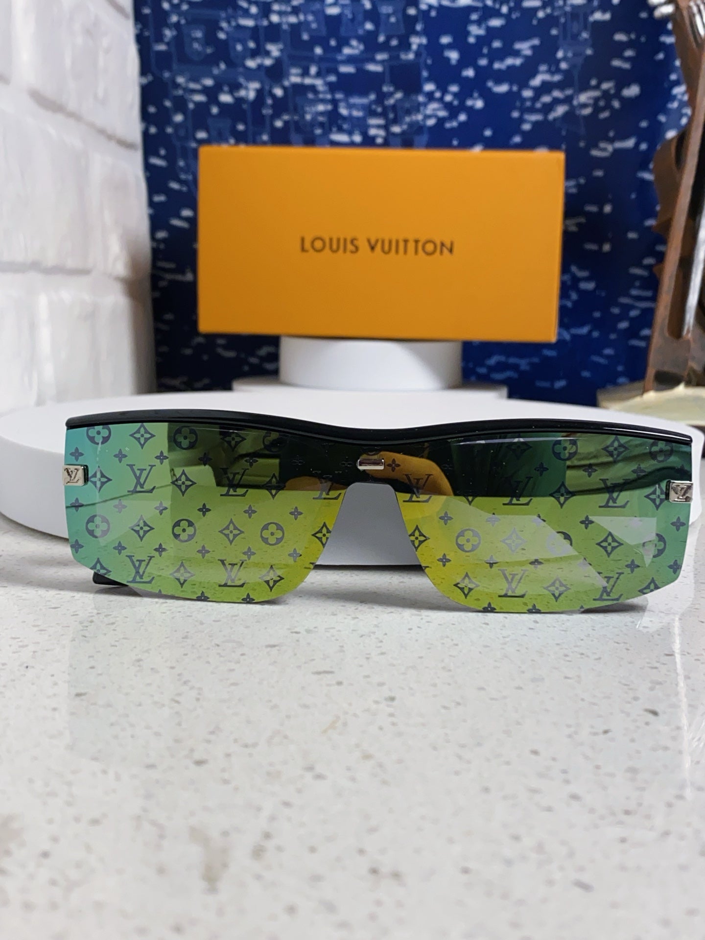 Louis Vuitton Fashion Green Lens Sunglasses for Men & Women - detail image 9