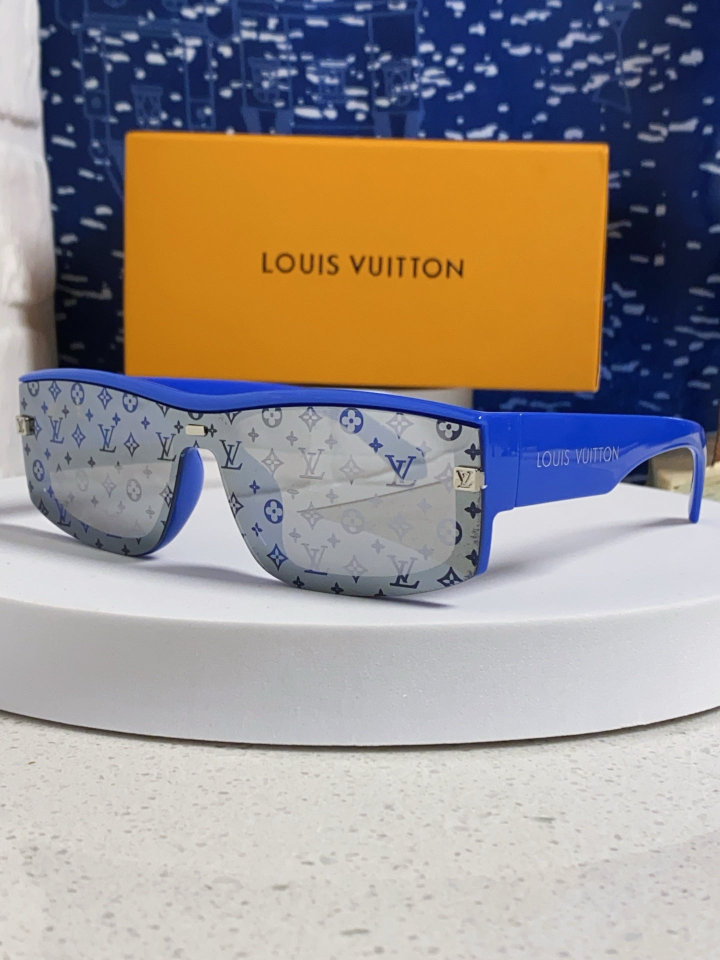 Louis Vuitton Fashion Silver Lens Sunglasses for Men & Women - 464659