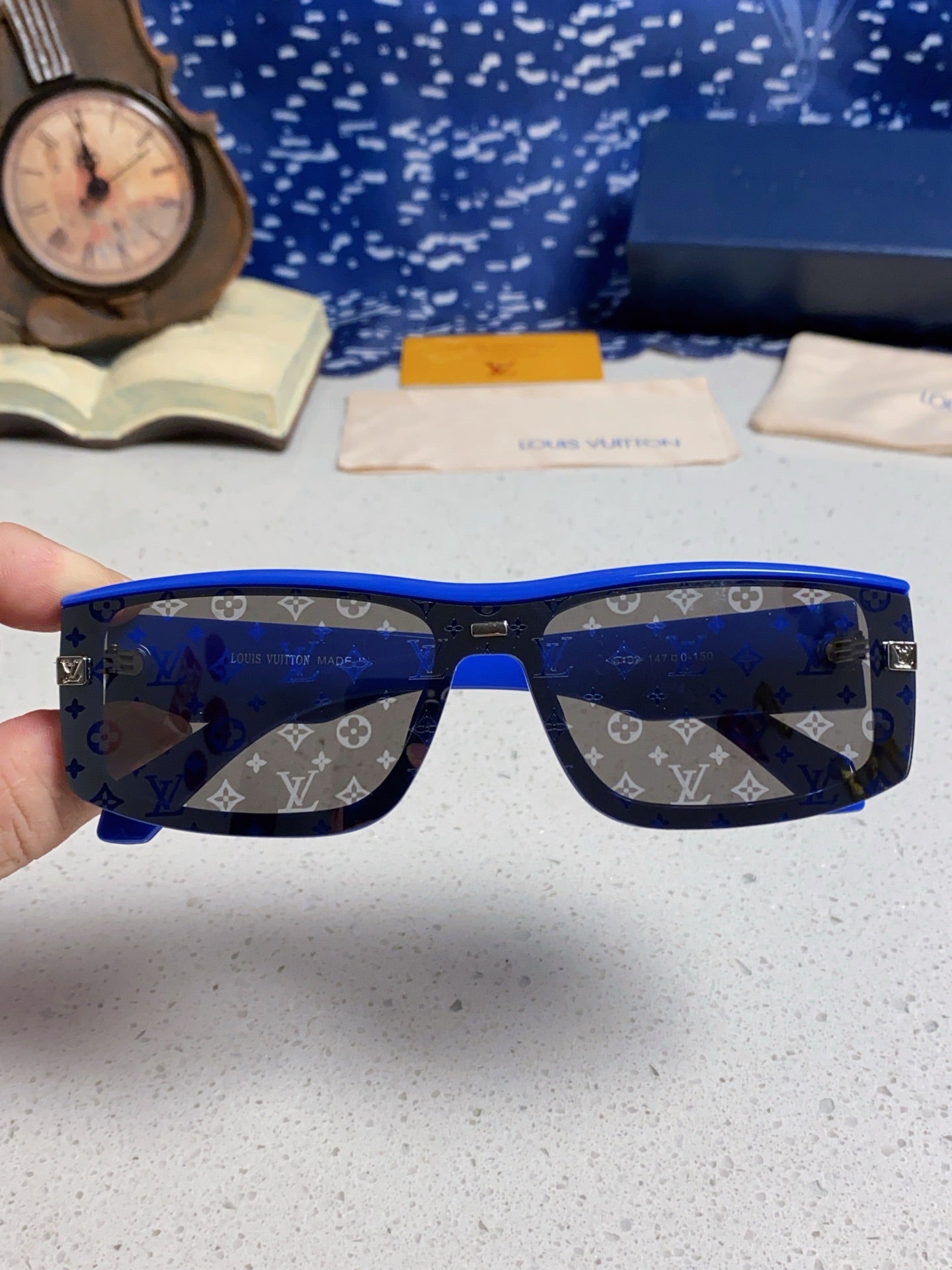Louis Vuitton Fashion Silver Lens Sunglasses for Men & Women - 464659 - detail image 4