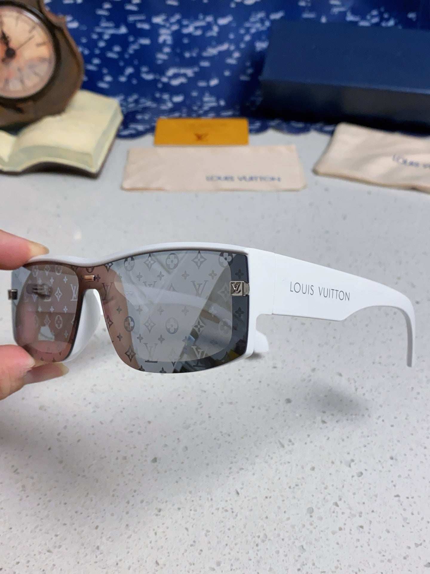 Louis Vuitton Fashion Gray Lens Sunglasses for Men & Women - 464660 - detail image 6