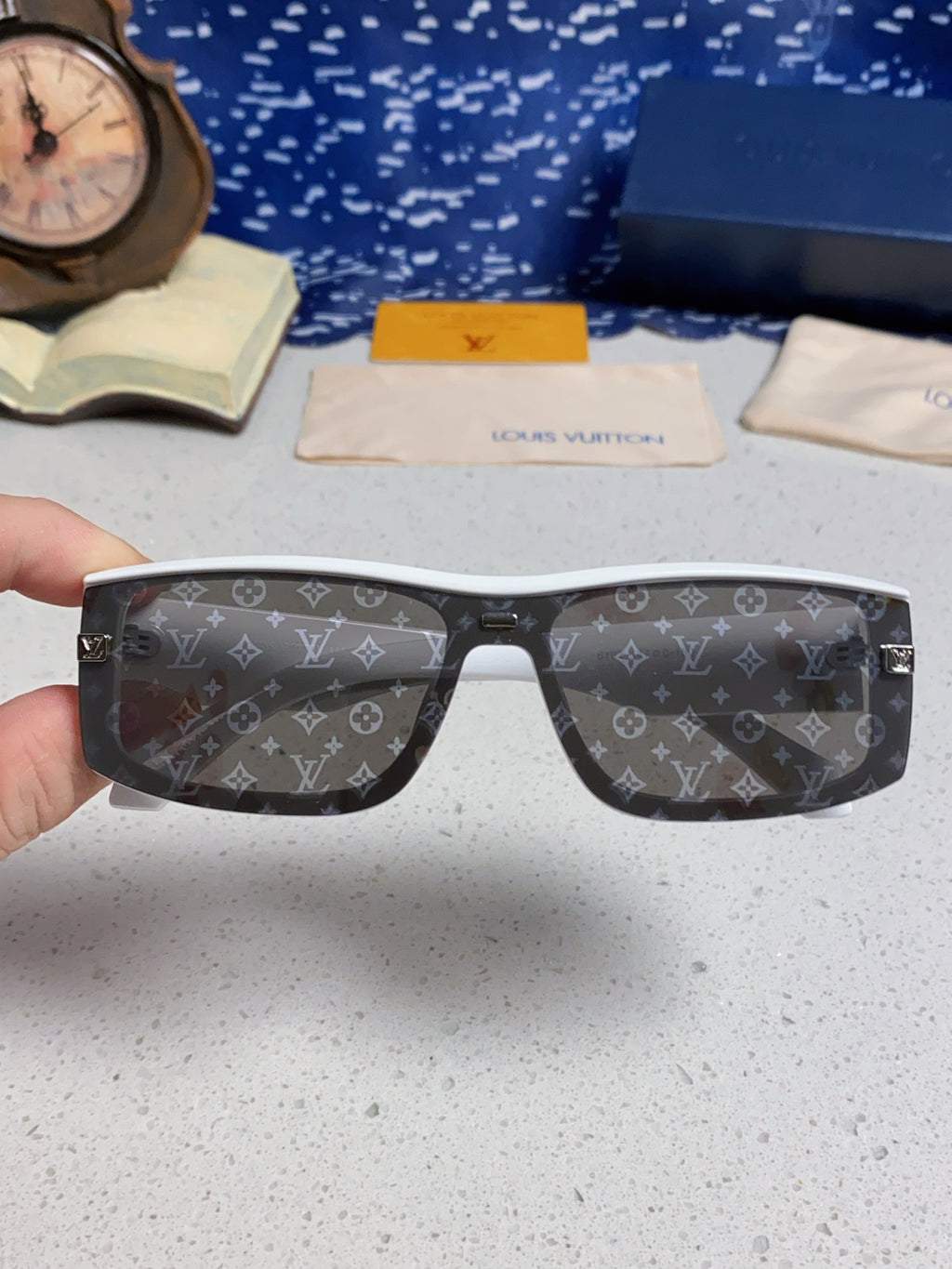 Louis Vuitton Fashion Gray Lens Sunglasses for Men & Women - 464660 - detail image 4