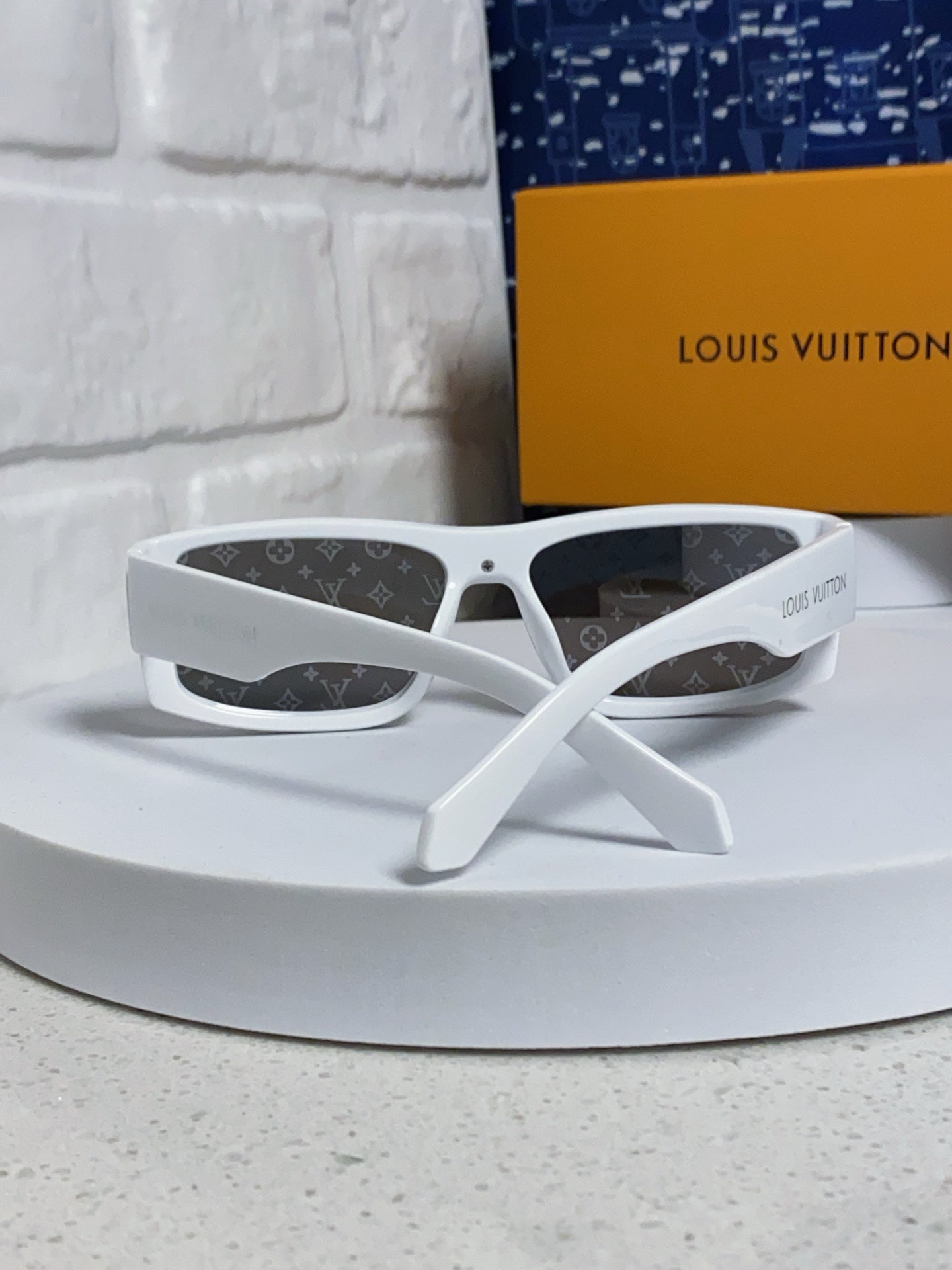 Louis Vuitton Fashion Gray Lens Sunglasses for Men & Women - 464660 - detail image 3