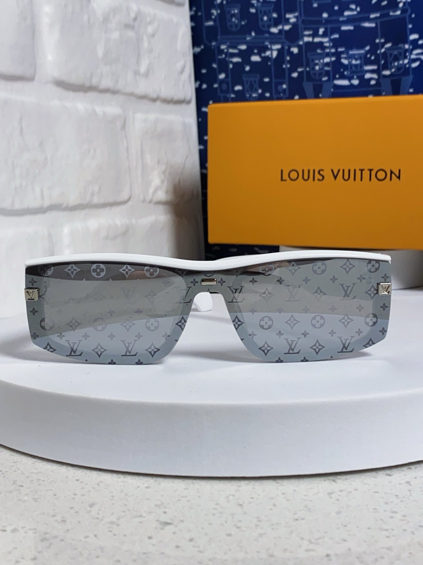 Louis Vuitton Fashion Gray Lens Sunglasses for Men & Women - 464660 - detail image 2