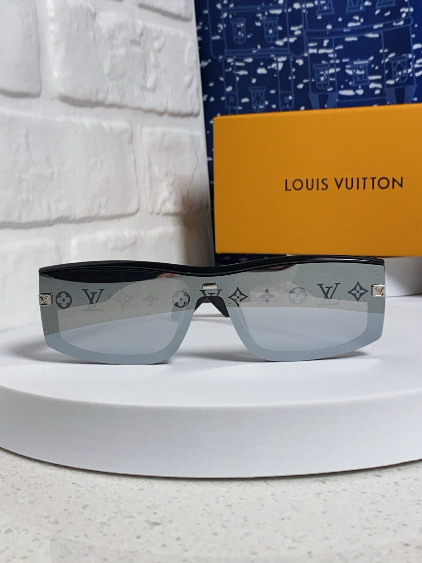 Louis Vuitton Fashion Black Lens Sunglasses for Men & Women - 464661 - detail image 2