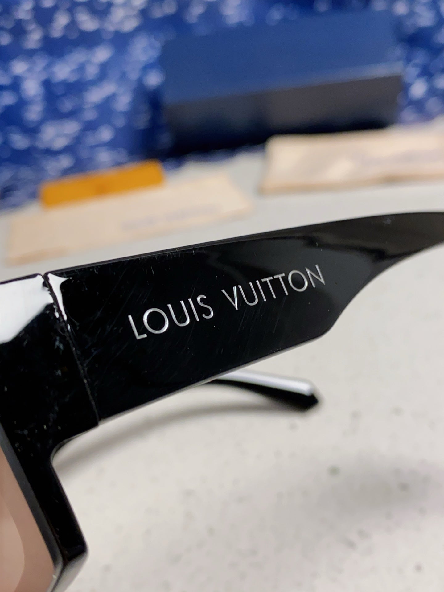 Louis Vuitton Fashion Black Lens Sunglasses for Men & Women - 464661 - detail image 7