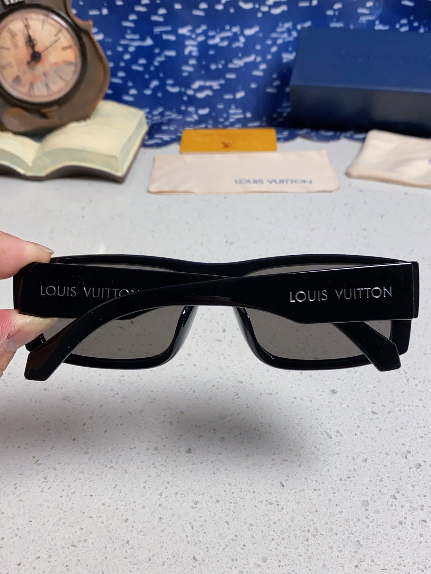 Louis Vuitton Fashion Black Lens Sunglasses for Men & Women - 464661 - detail image 5