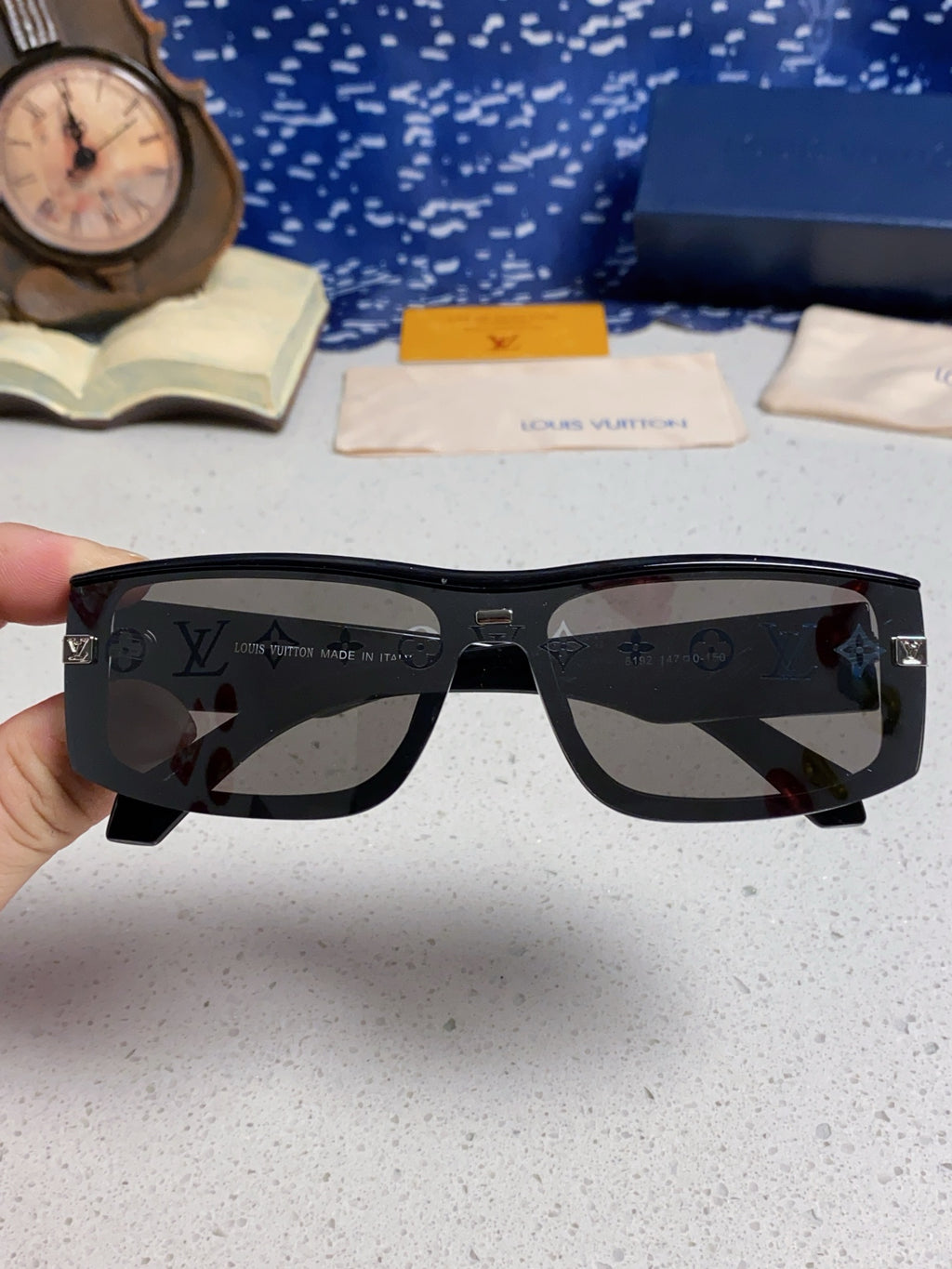 Louis Vuitton Fashion Black Lens Sunglasses for Men & Women - 464661 - detail image 4