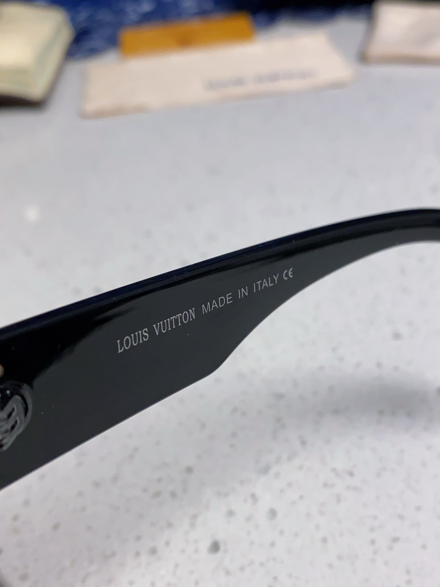 Louis Vuitton Fashion Black Lens Sunglasses for Men & Women - 464661 - detail image 8