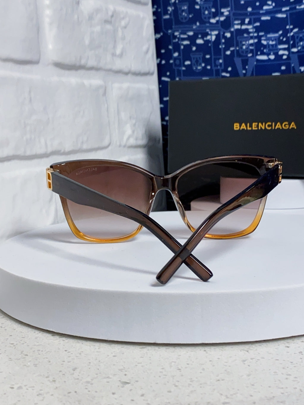 Balenciaga BB0102SA Fashion Red Lens Sunglasses for Men & Women - detail image 3
