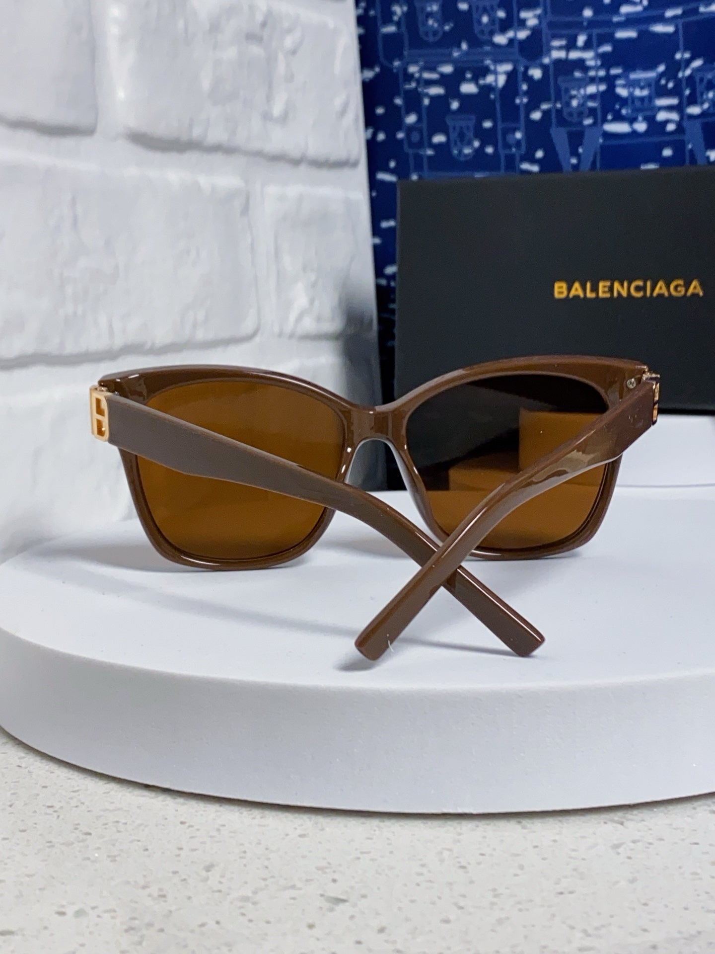 Balenciaga BB0102SA Fashion Brown Lens Sunglasses for Men & Women - detail image 3