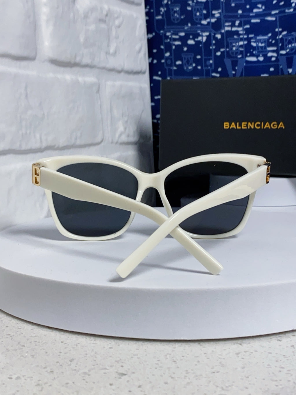 Balenciaga BB0102SA Fashion Blue Lens Sunglasses for Men & Women - detail image 3