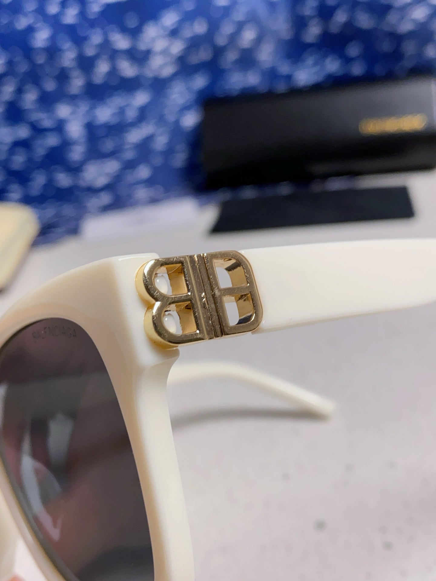 Balenciaga BB0102SA Fashion Blue Lens Sunglasses for Men & Women - detail image 7
