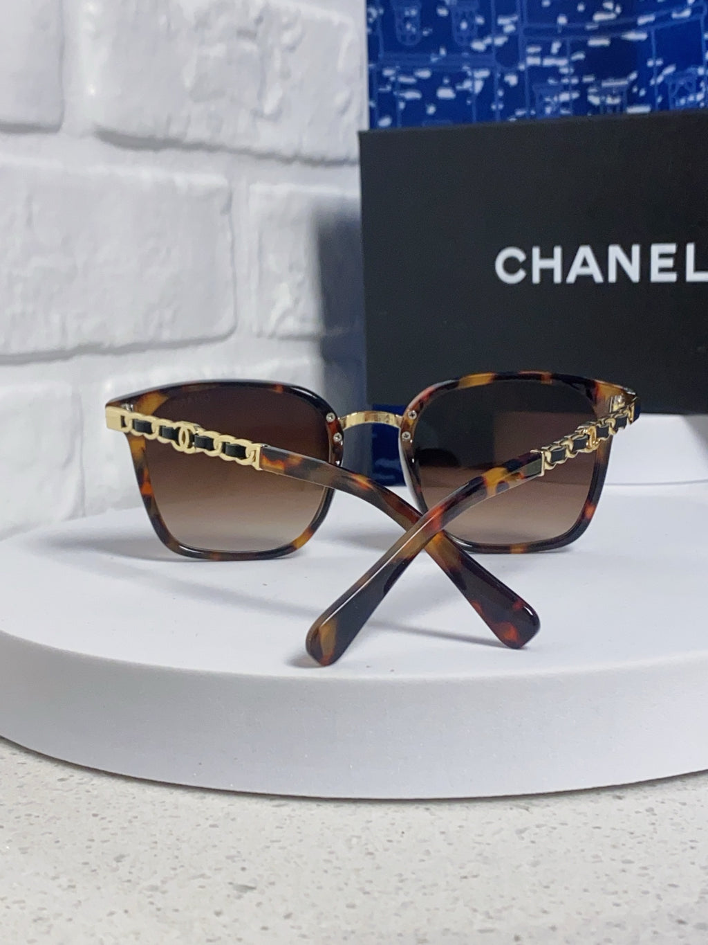 Chanel Fashion Red Lens Sunglasses for Men & Women - 448886 - detail image 3