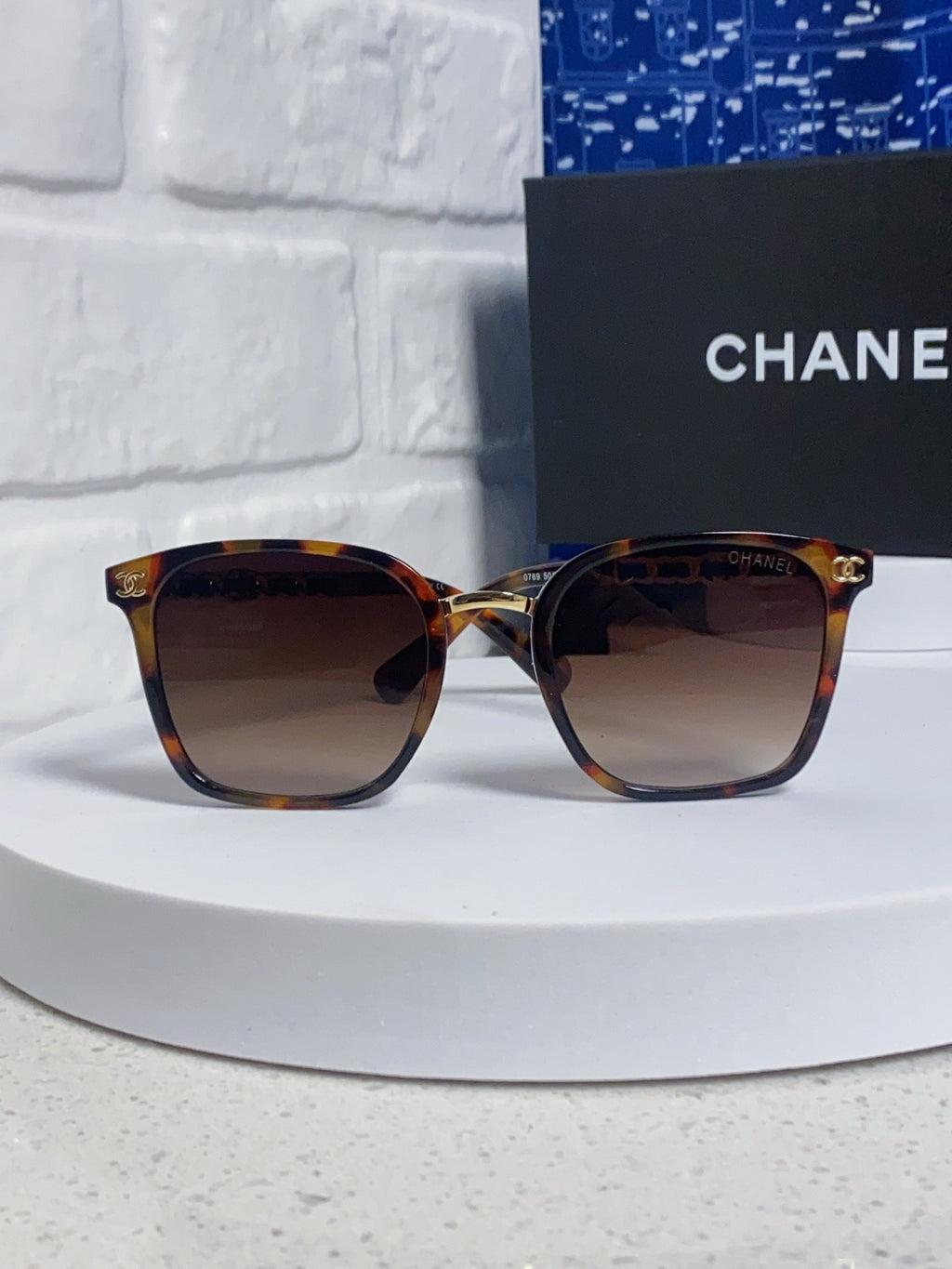 Chanel Fashion Red Lens Sunglasses for Men & Women - 448886 - detail image 2