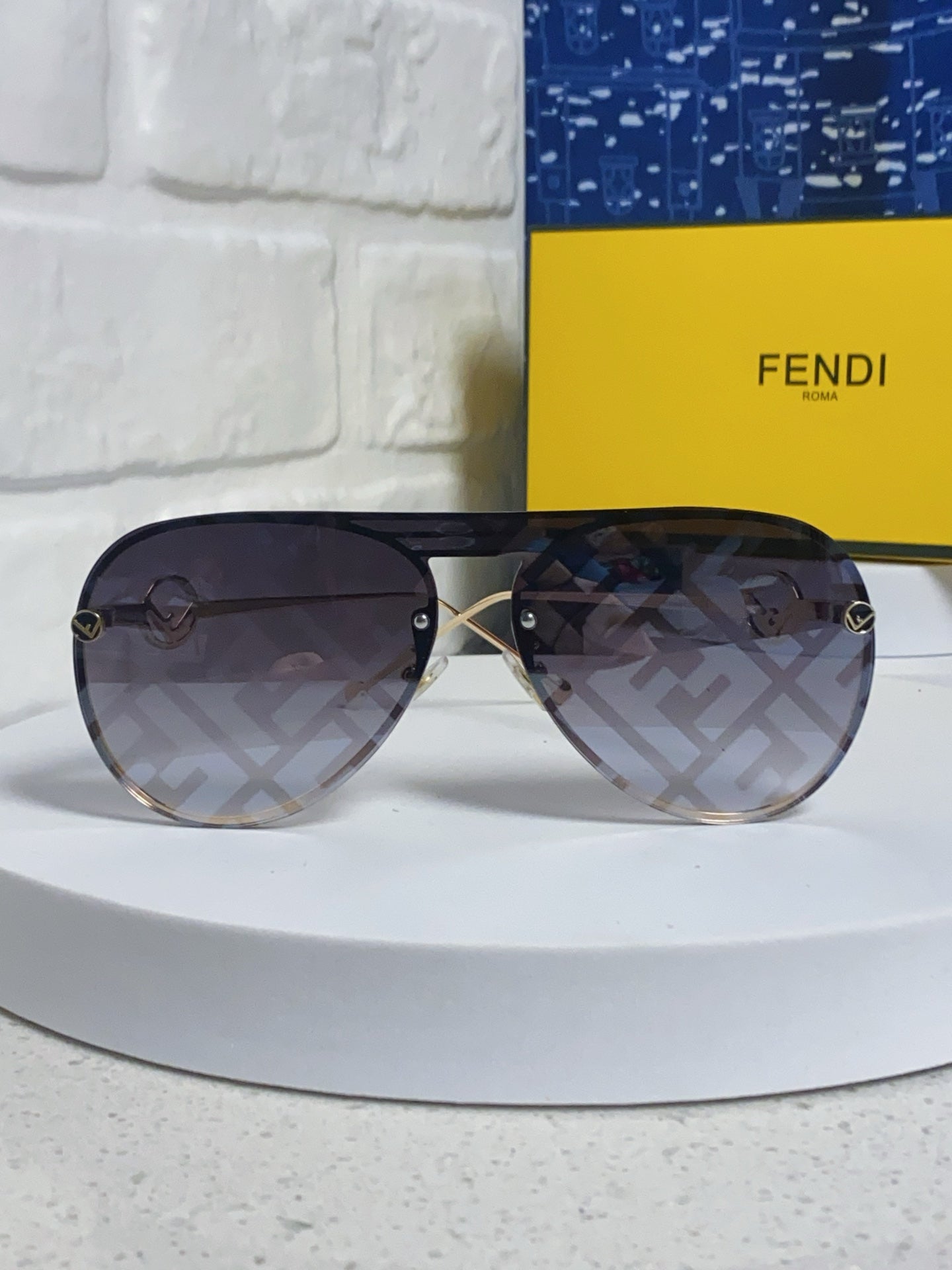 Fendi Aviator Gray Lens Sunglasses for Men & Women - detail image 2