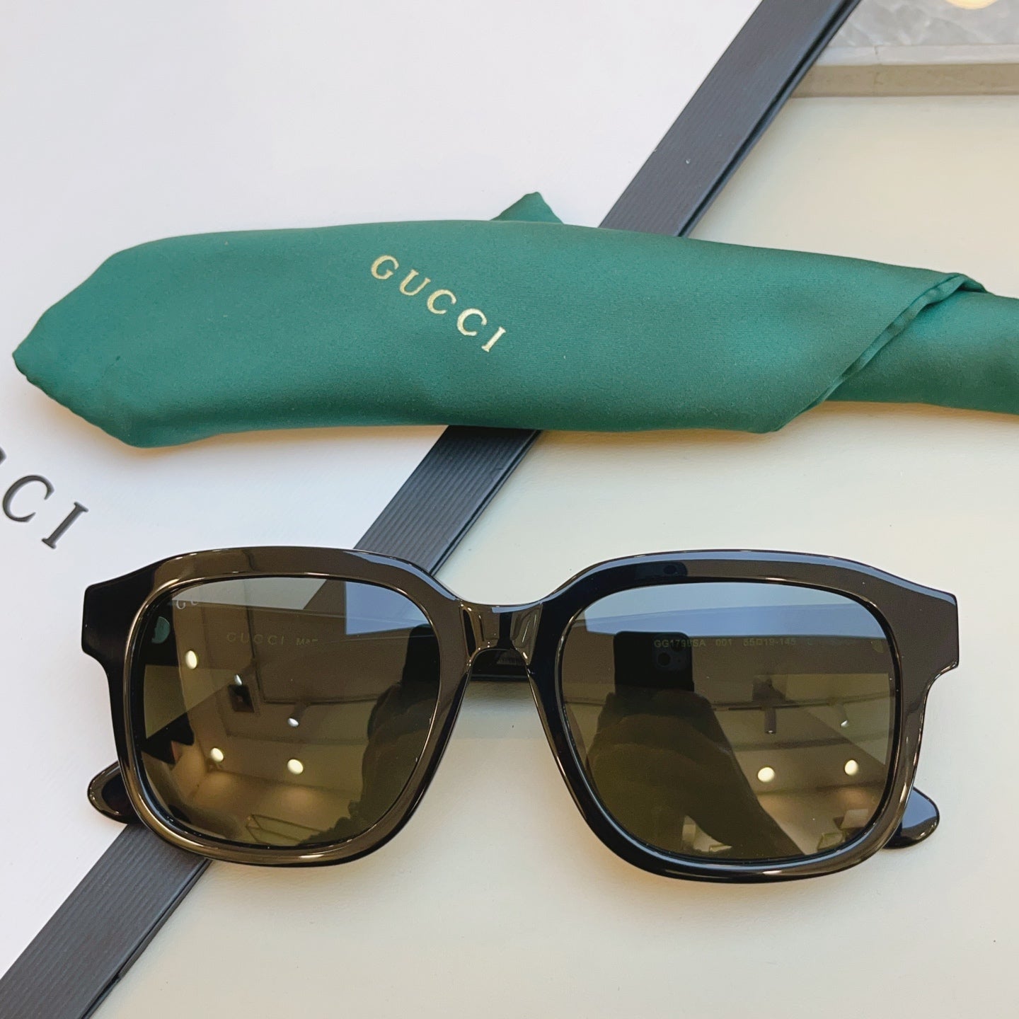 Gucci GG1798SA Fashion Black Lens Sunglasses for Men & Women - 431380 - detail image 2