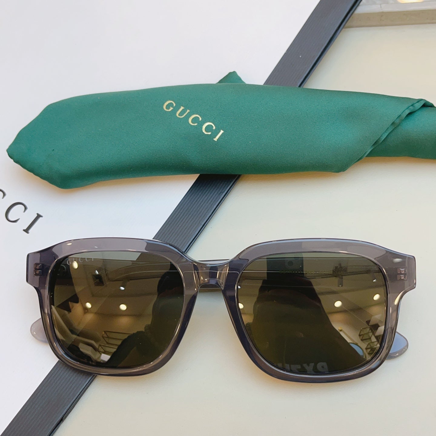 Gucci GG1798SA Fashion Black Lens Sunglasses for Men & Women - 431380 - detail image 4
