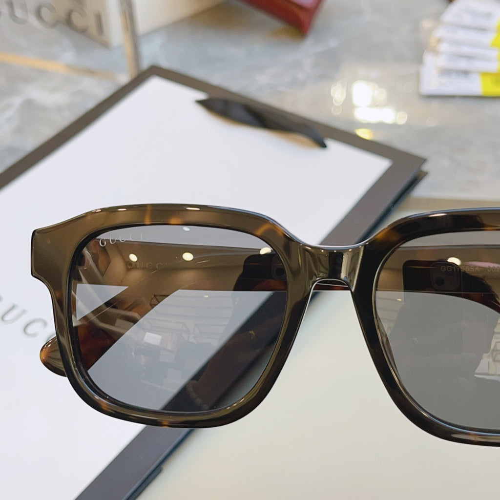 Gucci GG1798SA Fashion Black Lens Sunglasses for Men & Women - 431381 - detail image 6