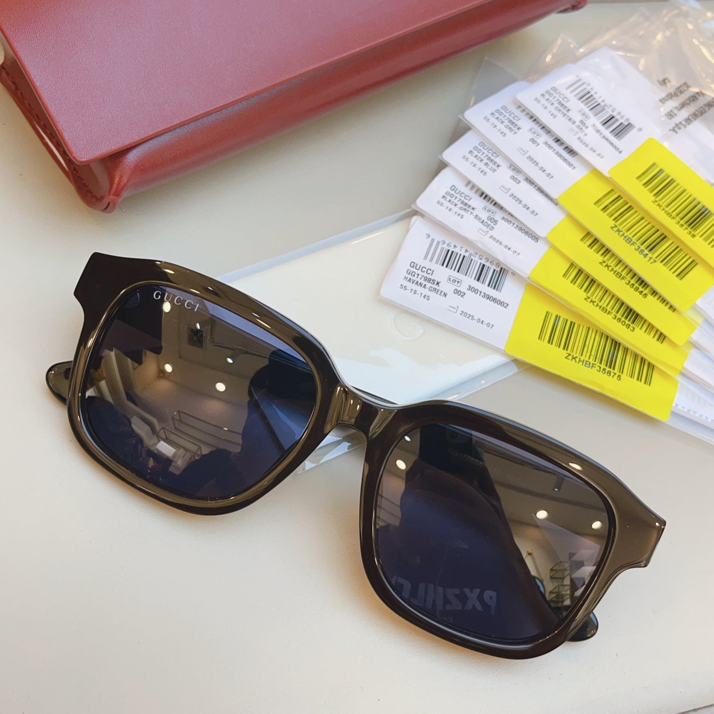 Gucci GG1798SA Fashion Black Lens Sunglasses for Men & Women - detail image 2