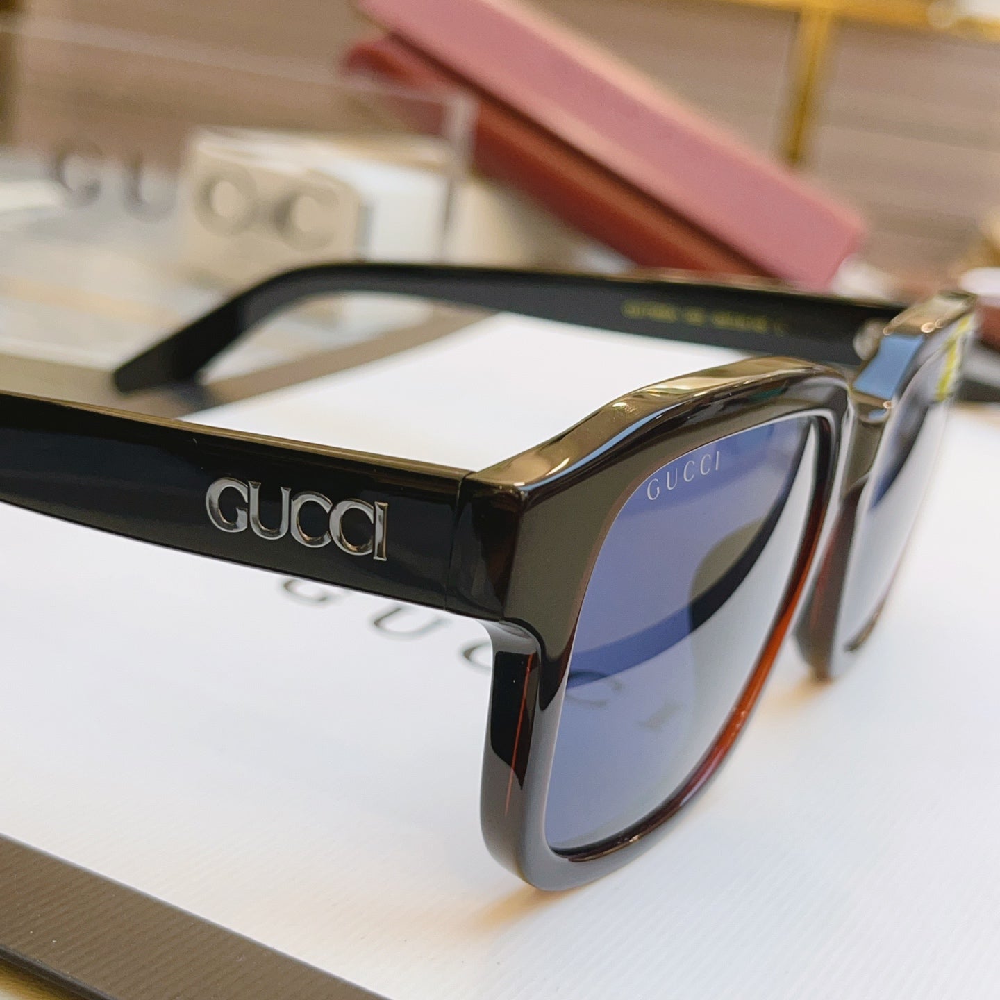 Gucci GG1798SA Fashion Black Lens Sunglasses for Men & Women - detail image 9
