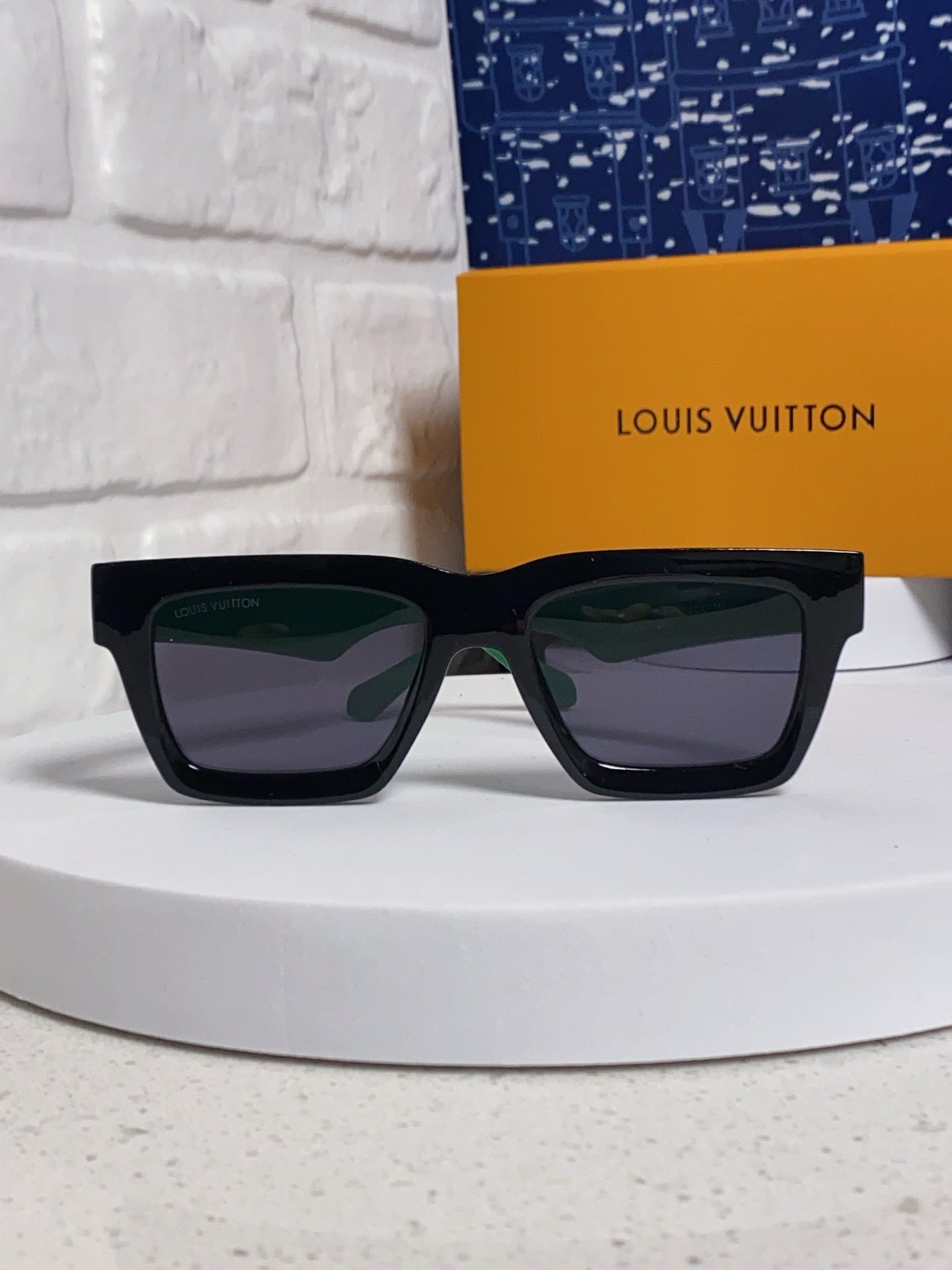 Louis Vuitton Square Blue Lens Sunglasses for Men & Women - 464667 - detail image 2