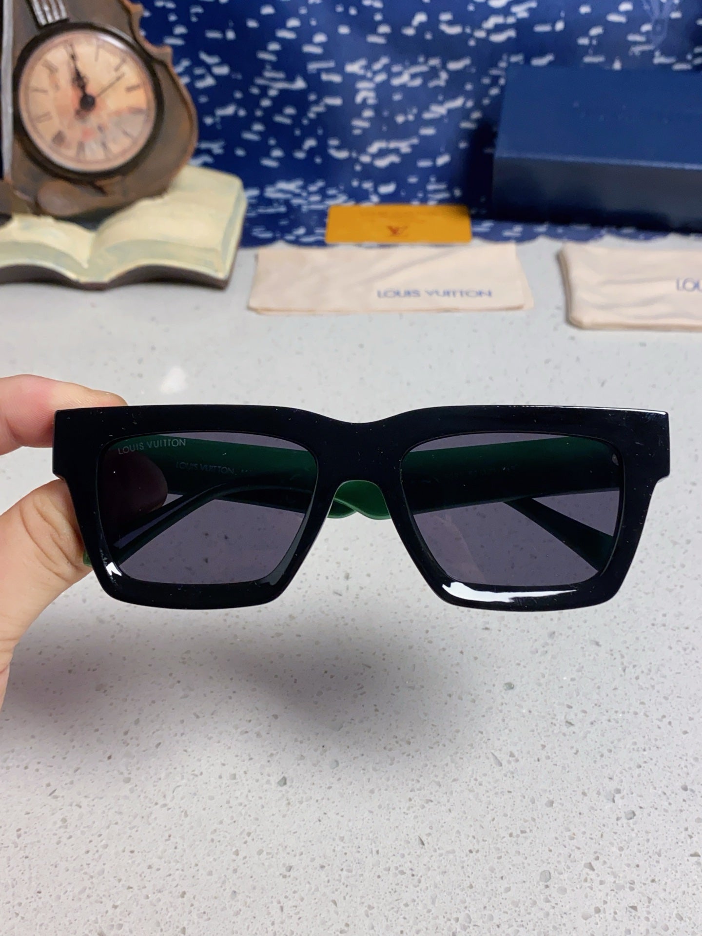 Louis Vuitton Square Blue Lens Sunglasses for Men & Women - 464667 - detail image 4