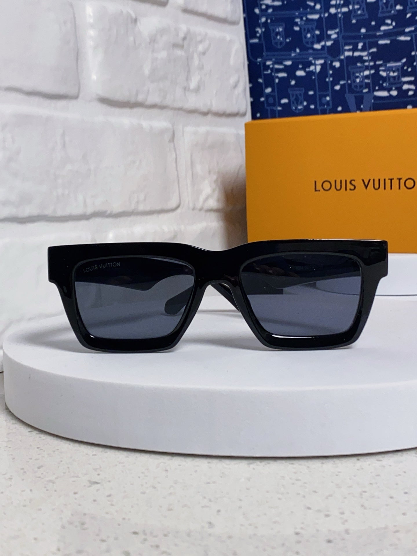Louis Vuitton Square Gray Lens Sunglasses for Men & Women - 464668 - detail image 2