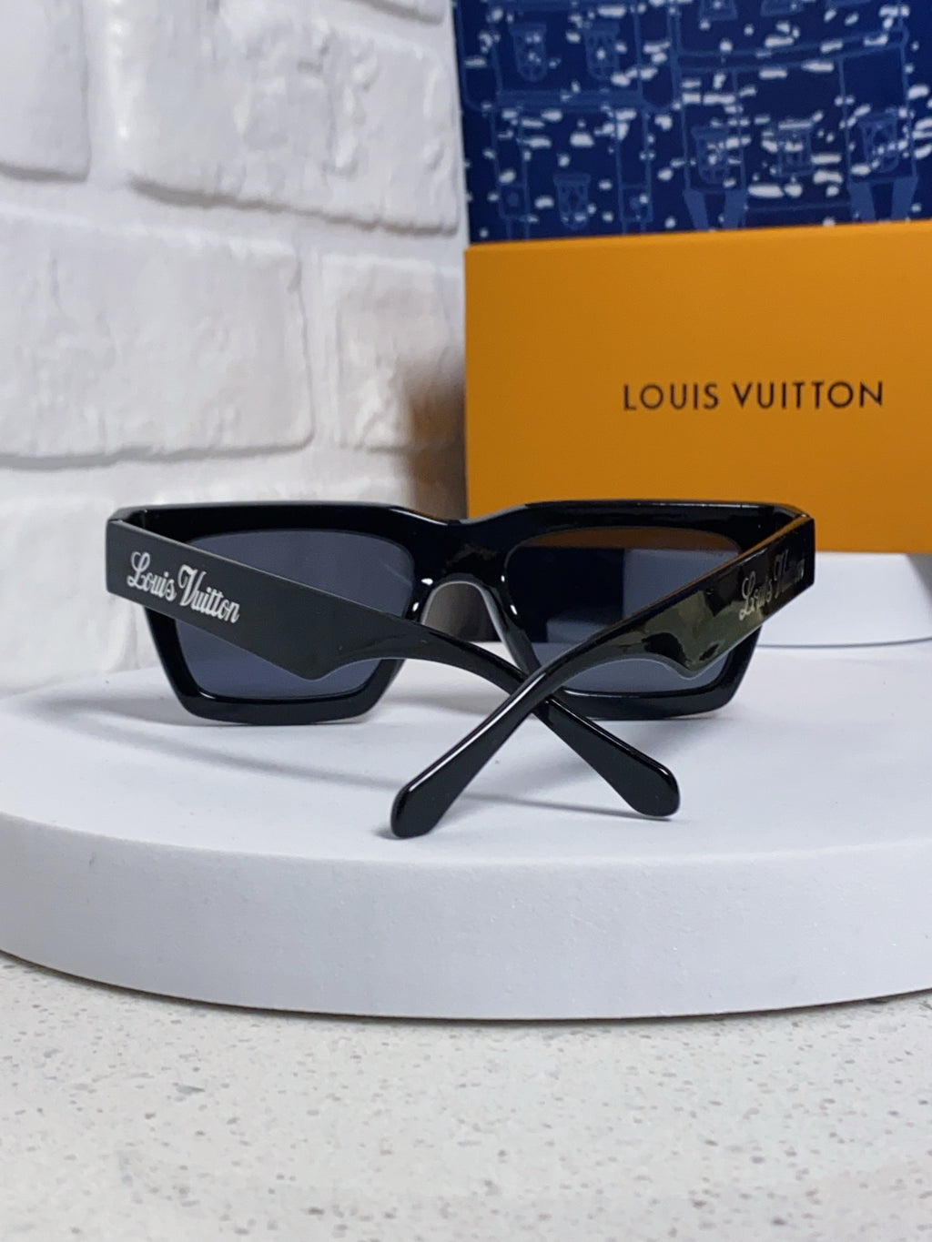 Louis Vuitton Square Gray Lens Sunglasses for Men & Women - 464668 - detail image 3