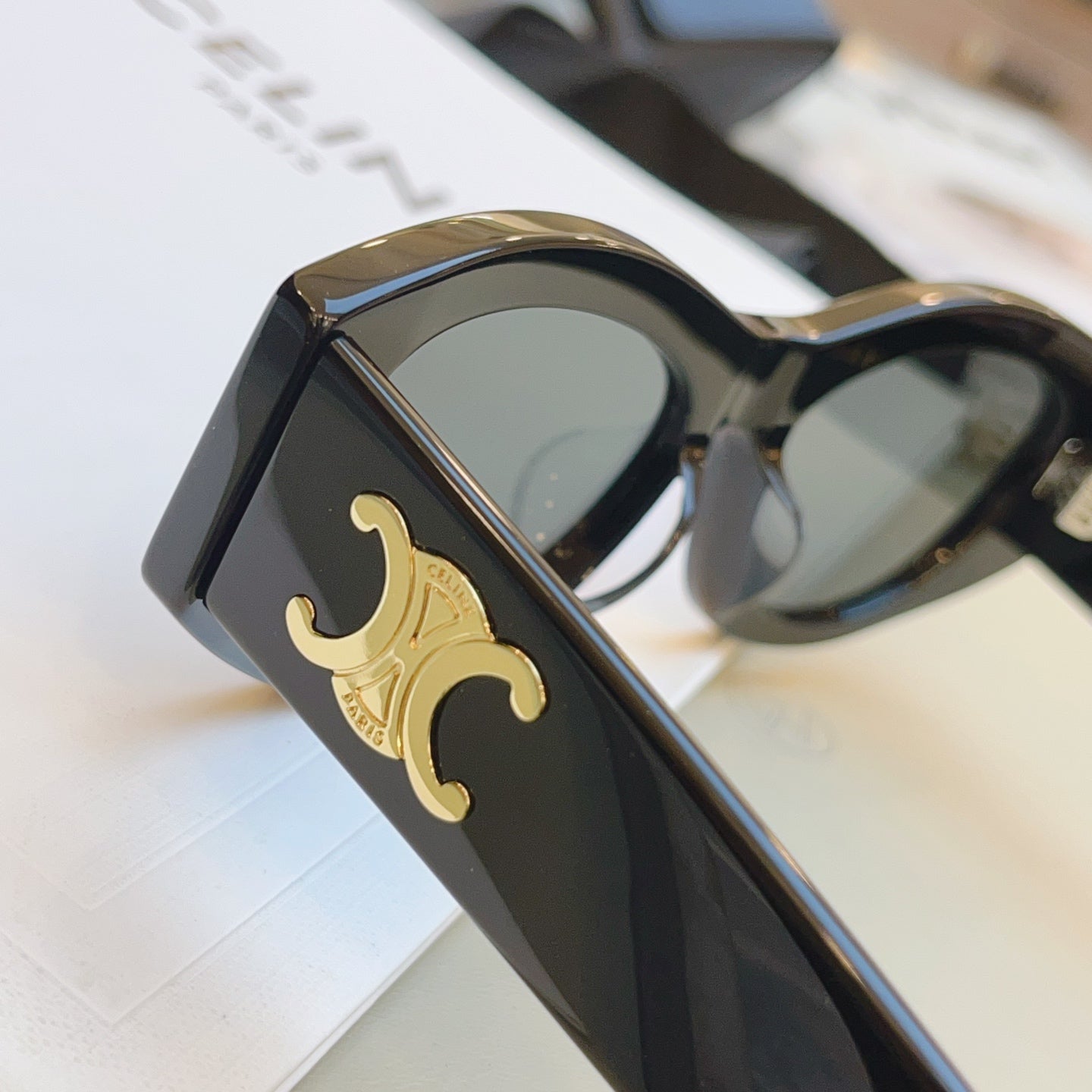 Celine CL40308U Fashion Black Lens Sunglasses for Men & Women - 449252 - detail image 6