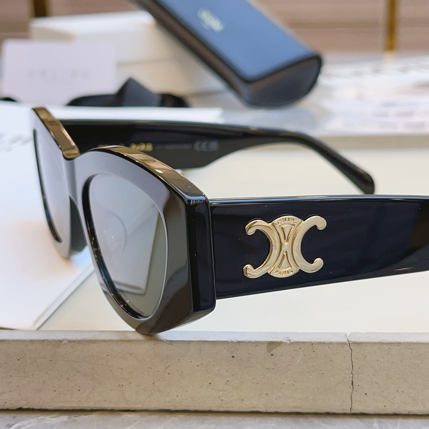 Celine CL40308U Fashion Black Lens Sunglasses for Men & Women - 449252 - detail image 9