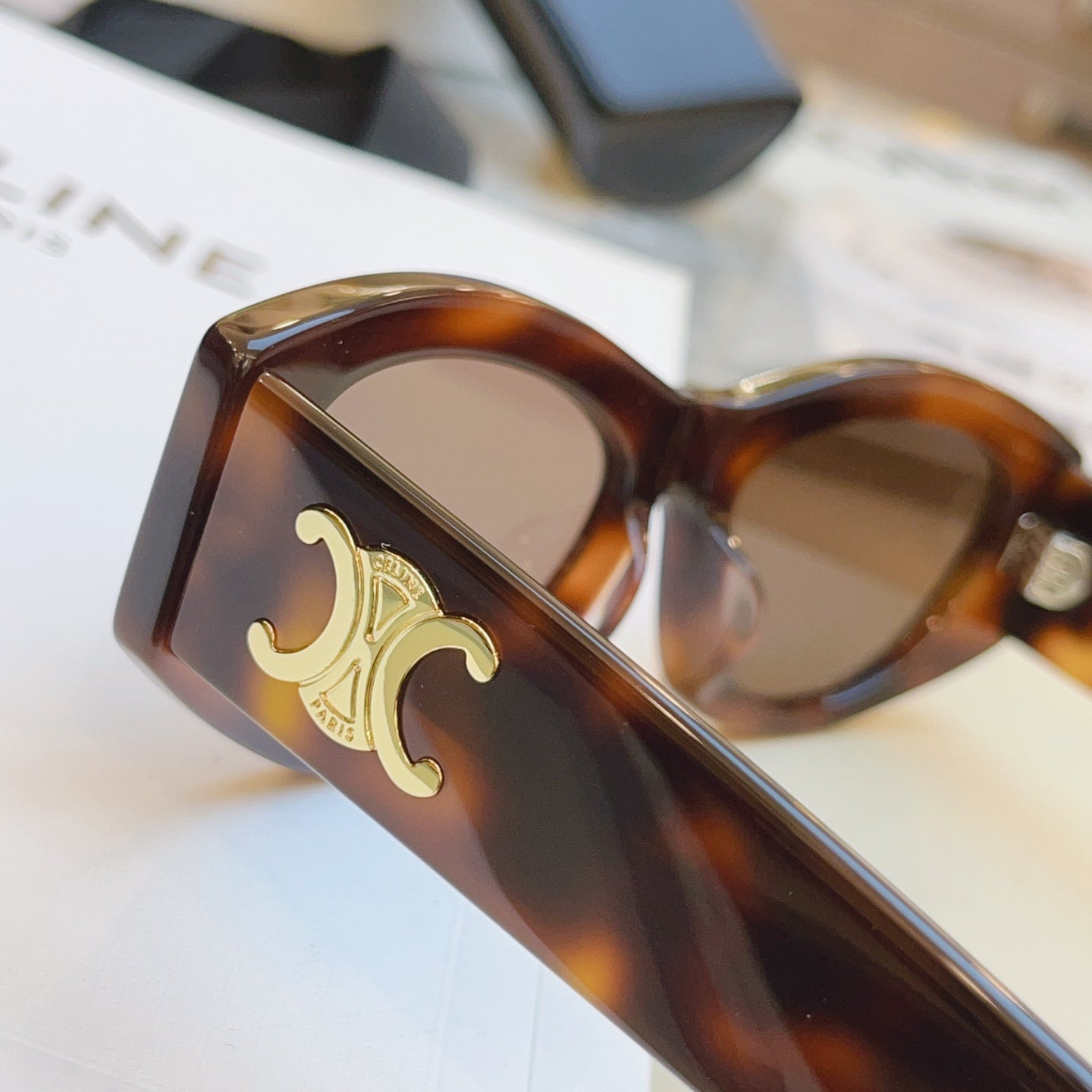 Celine CL40308U Fashion Black Lens Sunglasses for Men & Women - detail image 6