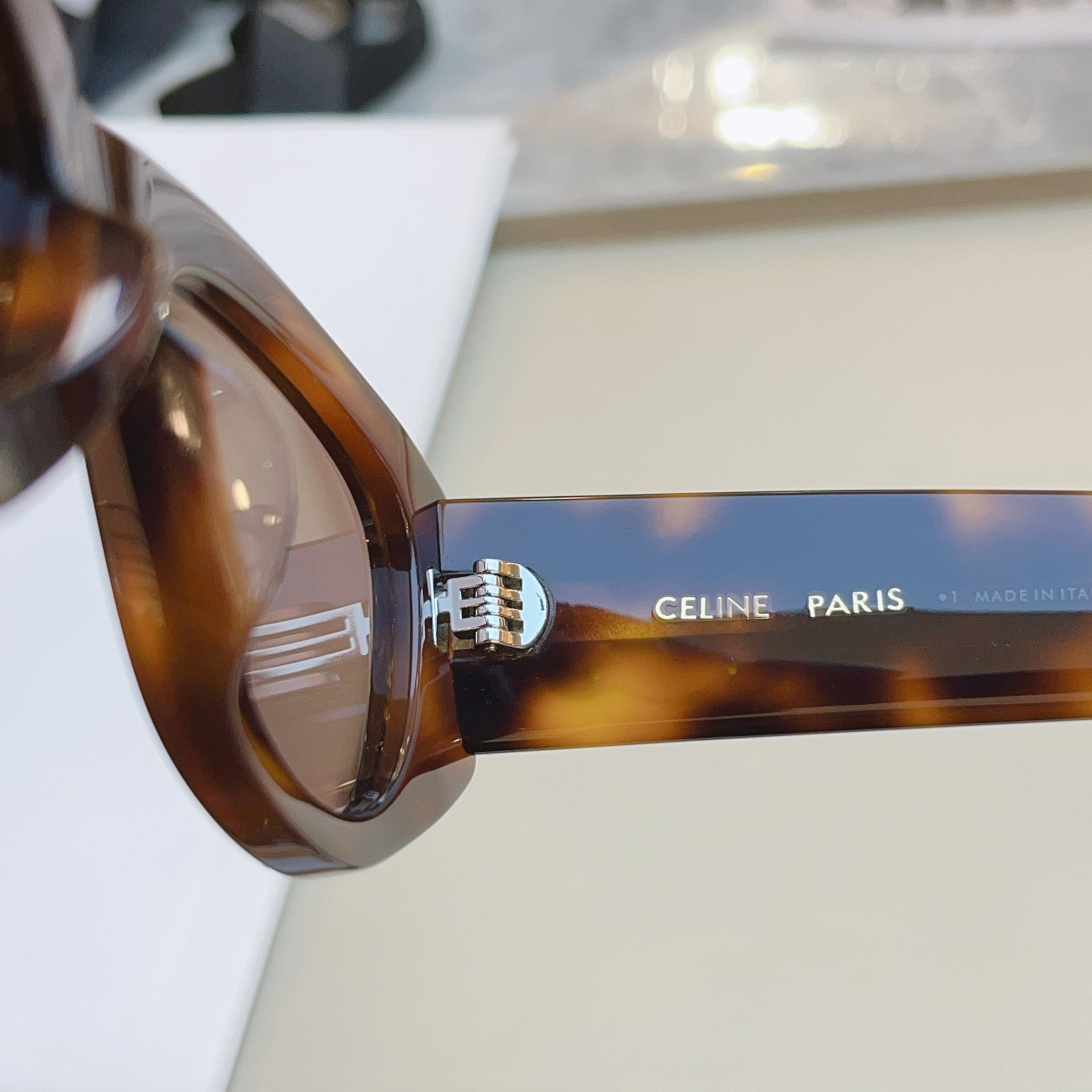 Celine CL40308U Fashion Black Lens Sunglasses for Men & Women - detail image 8