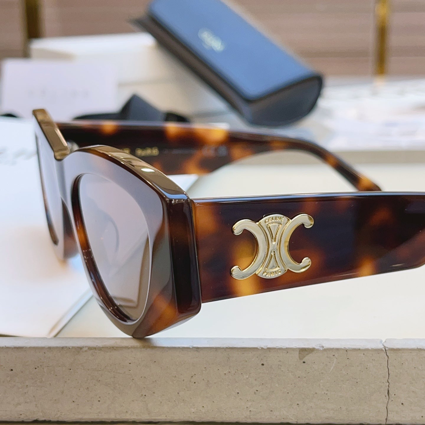 Celine CL40308U Fashion Black Lens Sunglasses for Men & Women - detail image 4