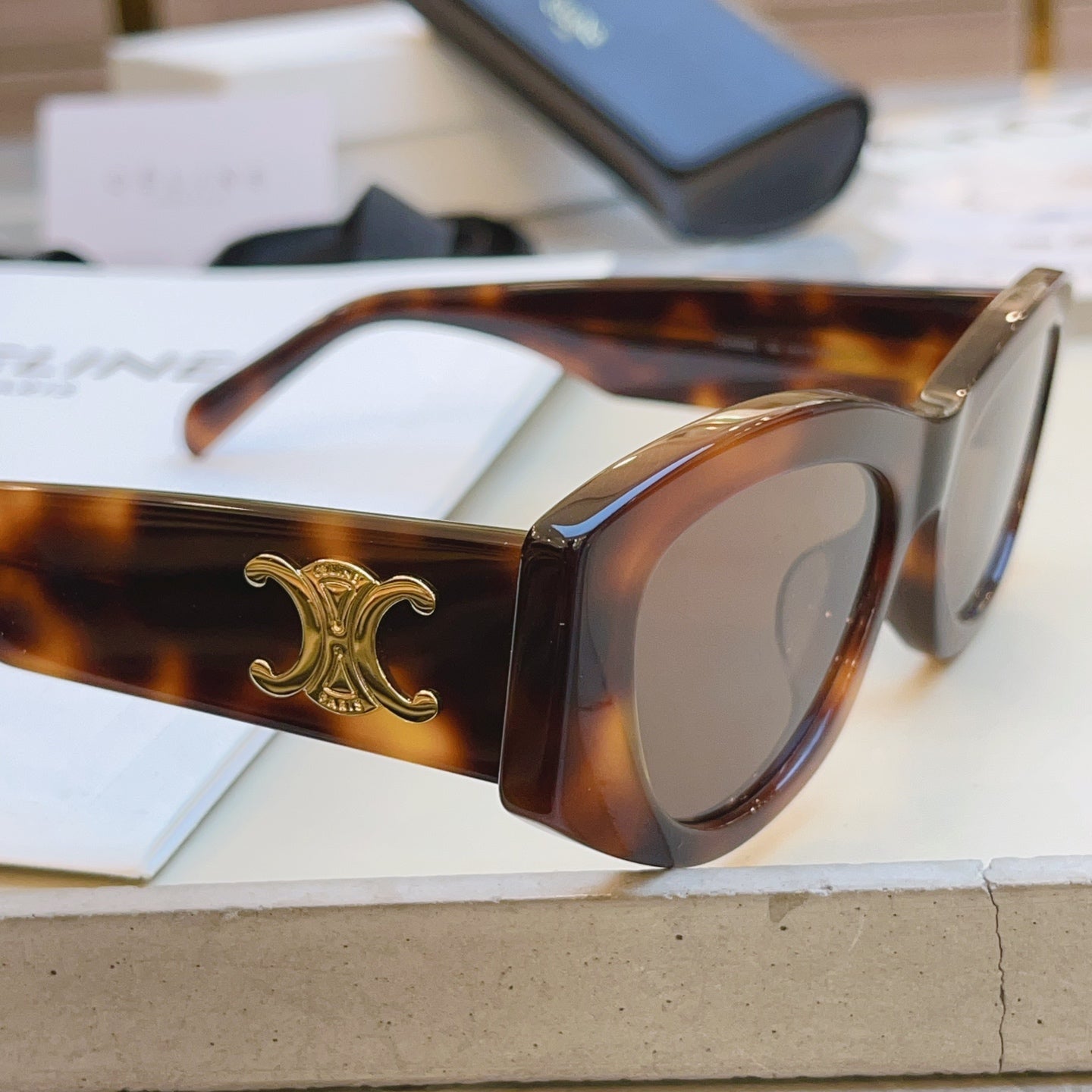 Celine CL40308U Fashion Black Lens Sunglasses for Men & Women - detail image 9